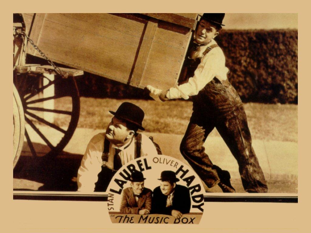 1024x768 Laurel and Hardys Music Box