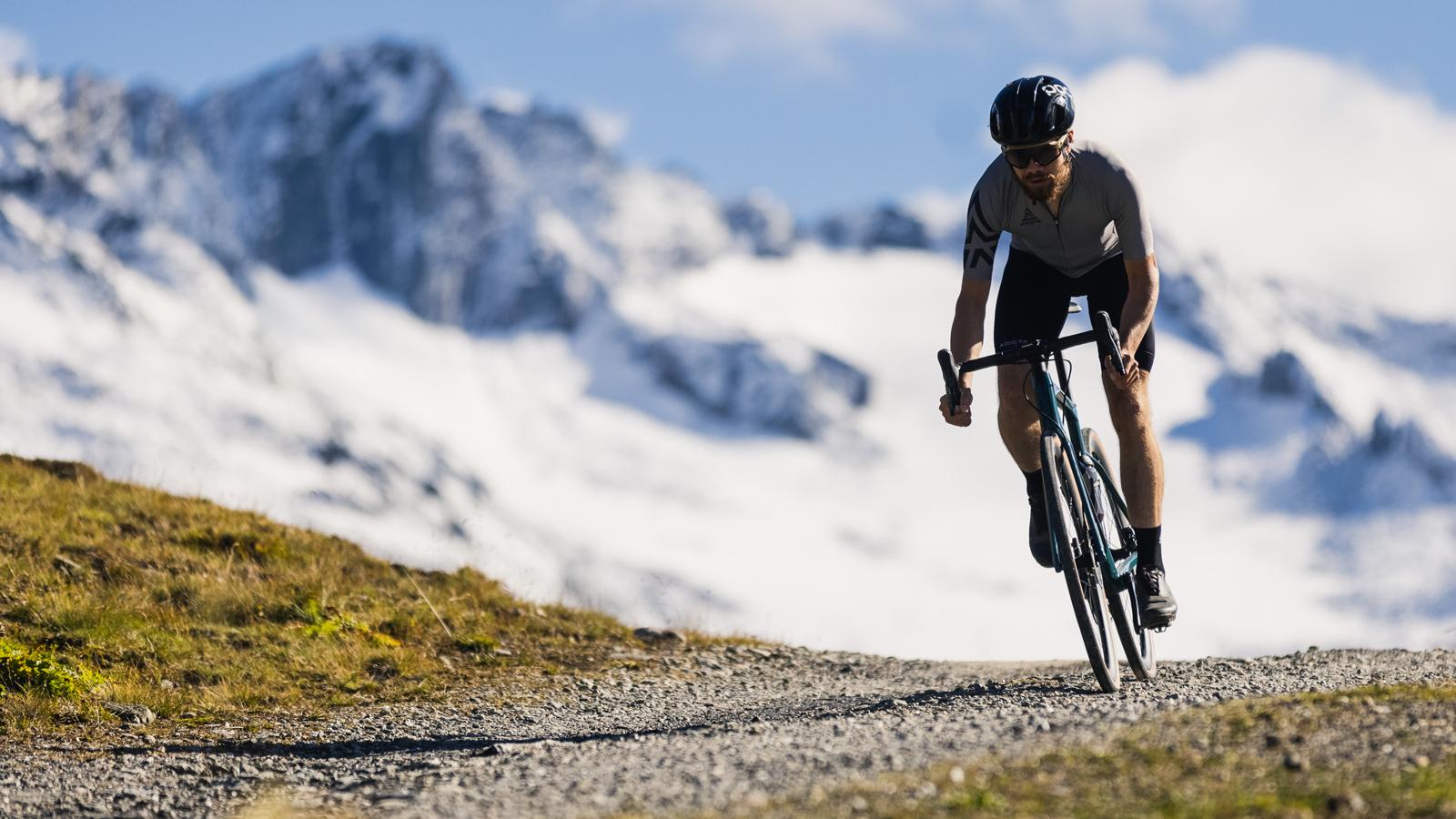 1600x900 Gravel biking