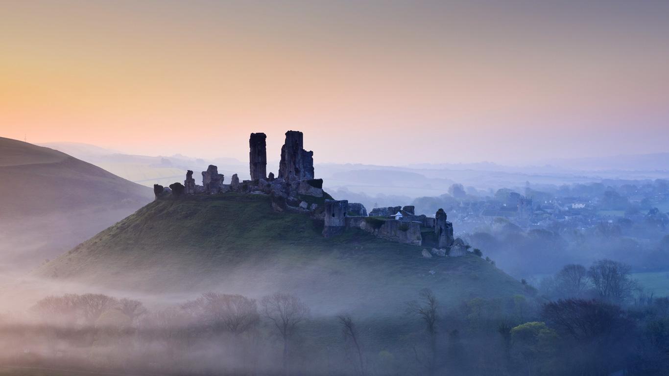 1366x768 Corfe Castle shrouded in mist at sunrise in Dorset