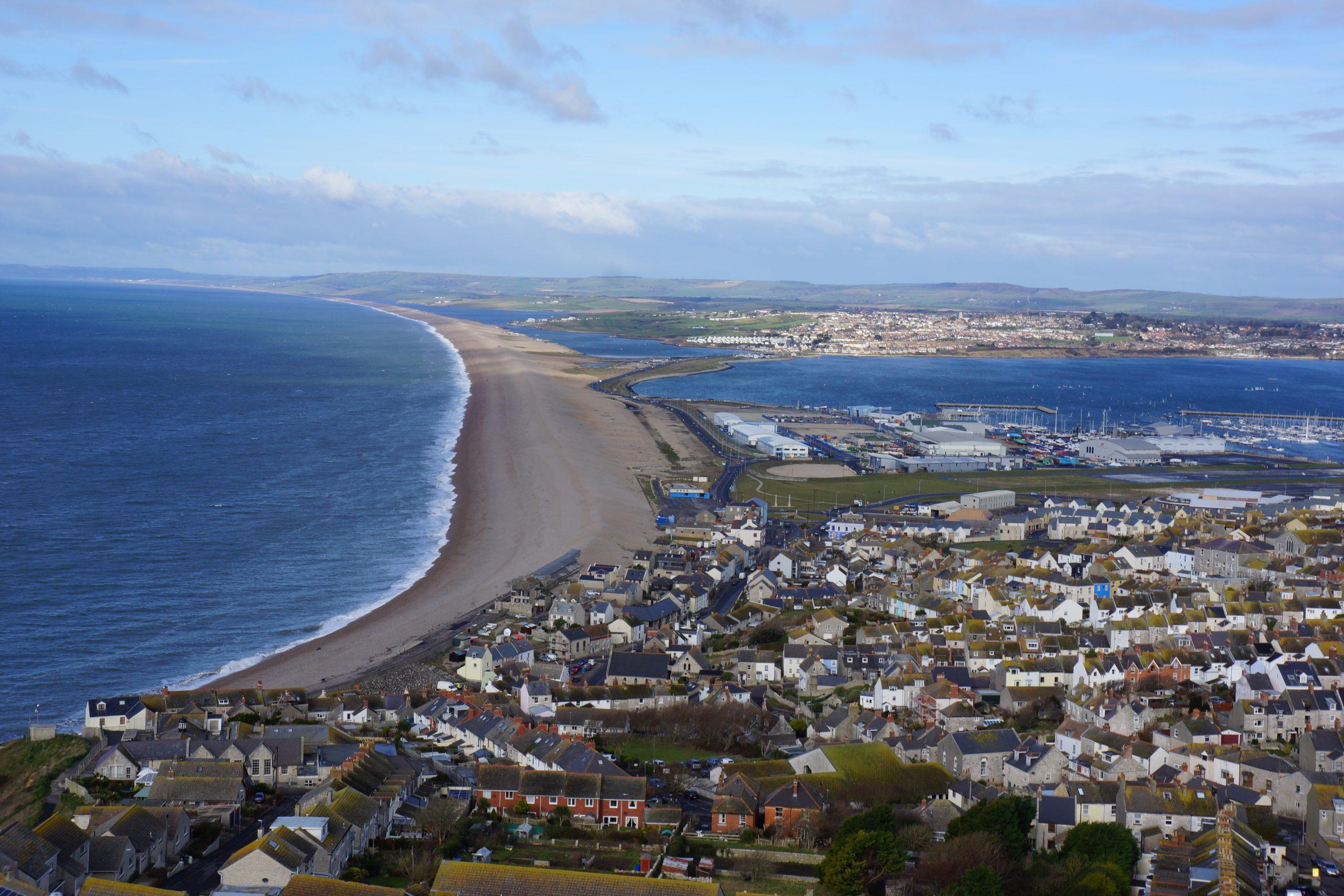 2560x1707 Sunday Photo: A Gorgeous Photo of the Isle of Portland and Chesil Beach for Your Desktop Wallpaper