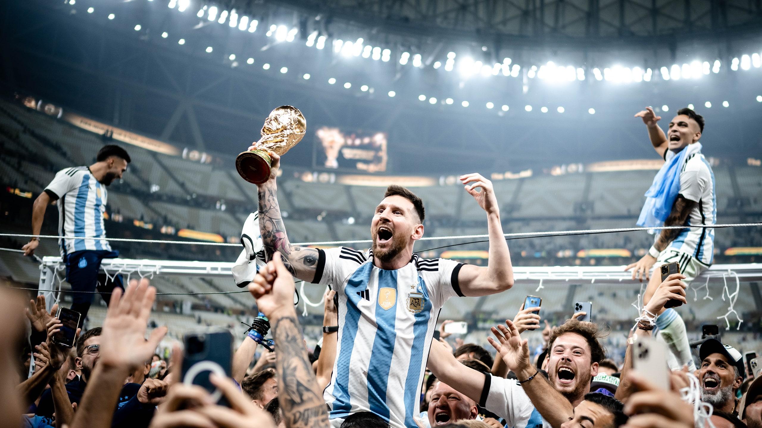 Messi With World Cup Wallpapers - Top Free Messi With World Cup