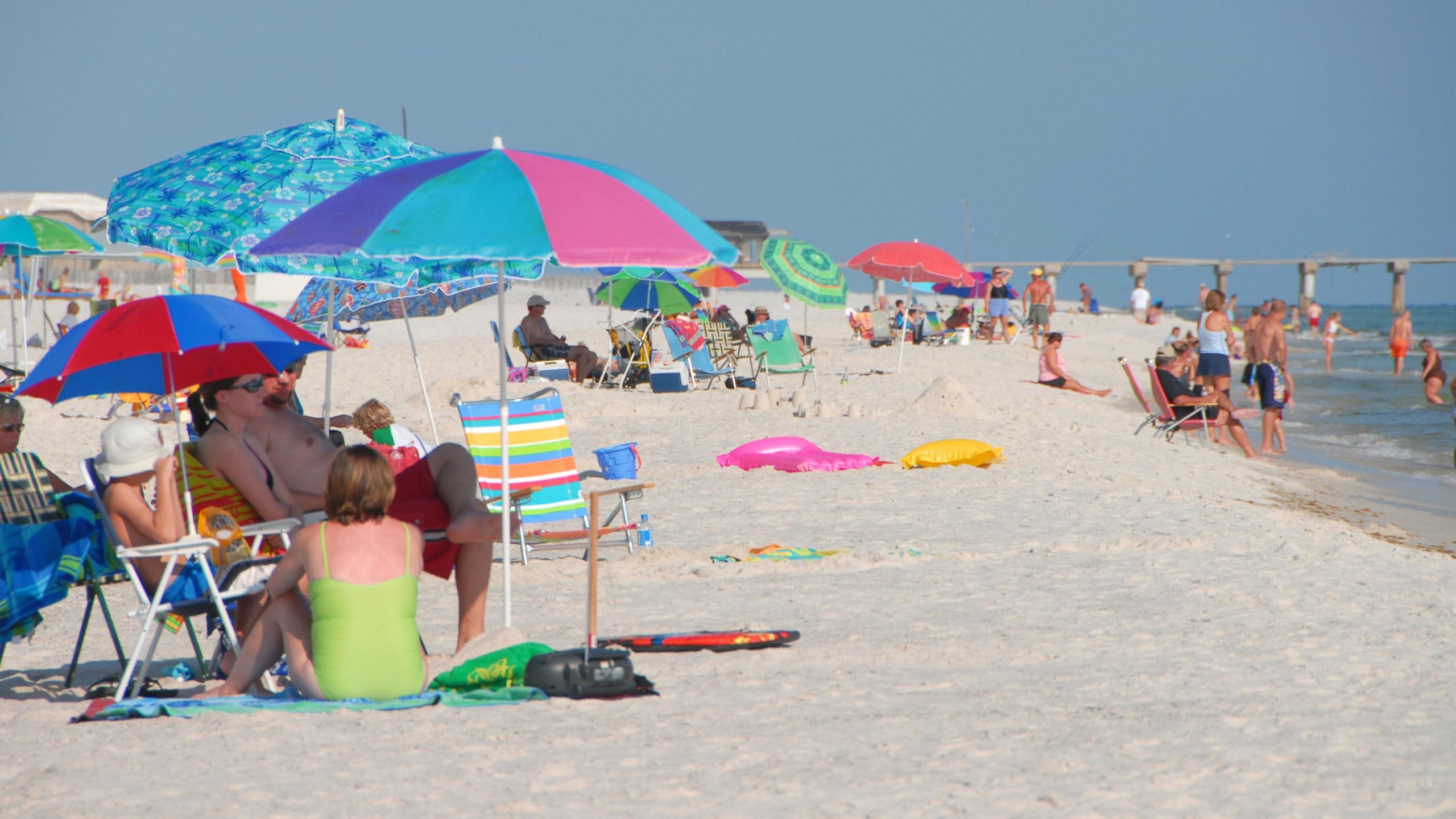 2560x1440 Visit Gulf Shores: 2023 Travel Guide for Gulf Shores, Alabama