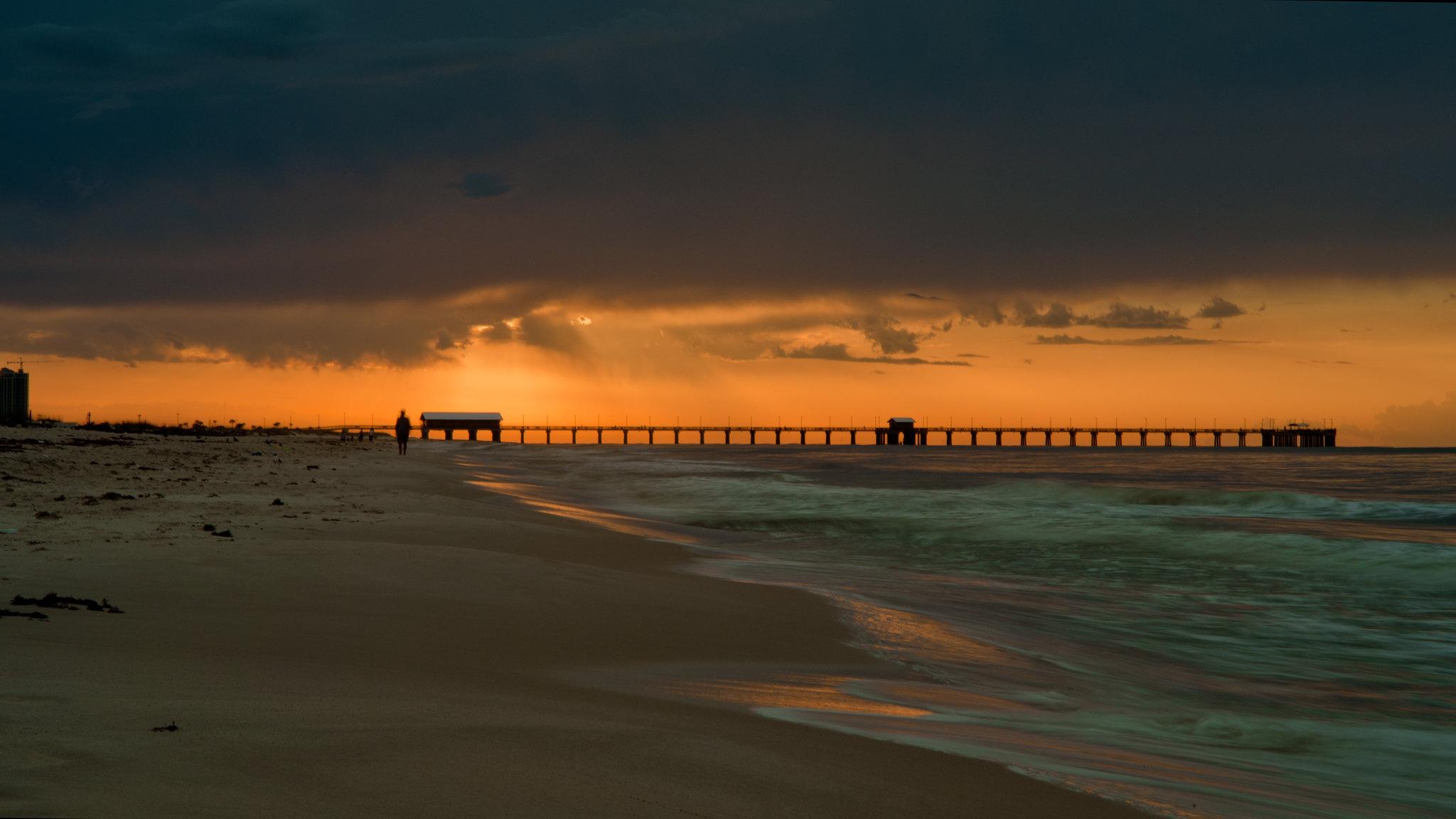 2048x1152 Gulf Shores, Alabama: White Sand, Warm Water, and Music Galore