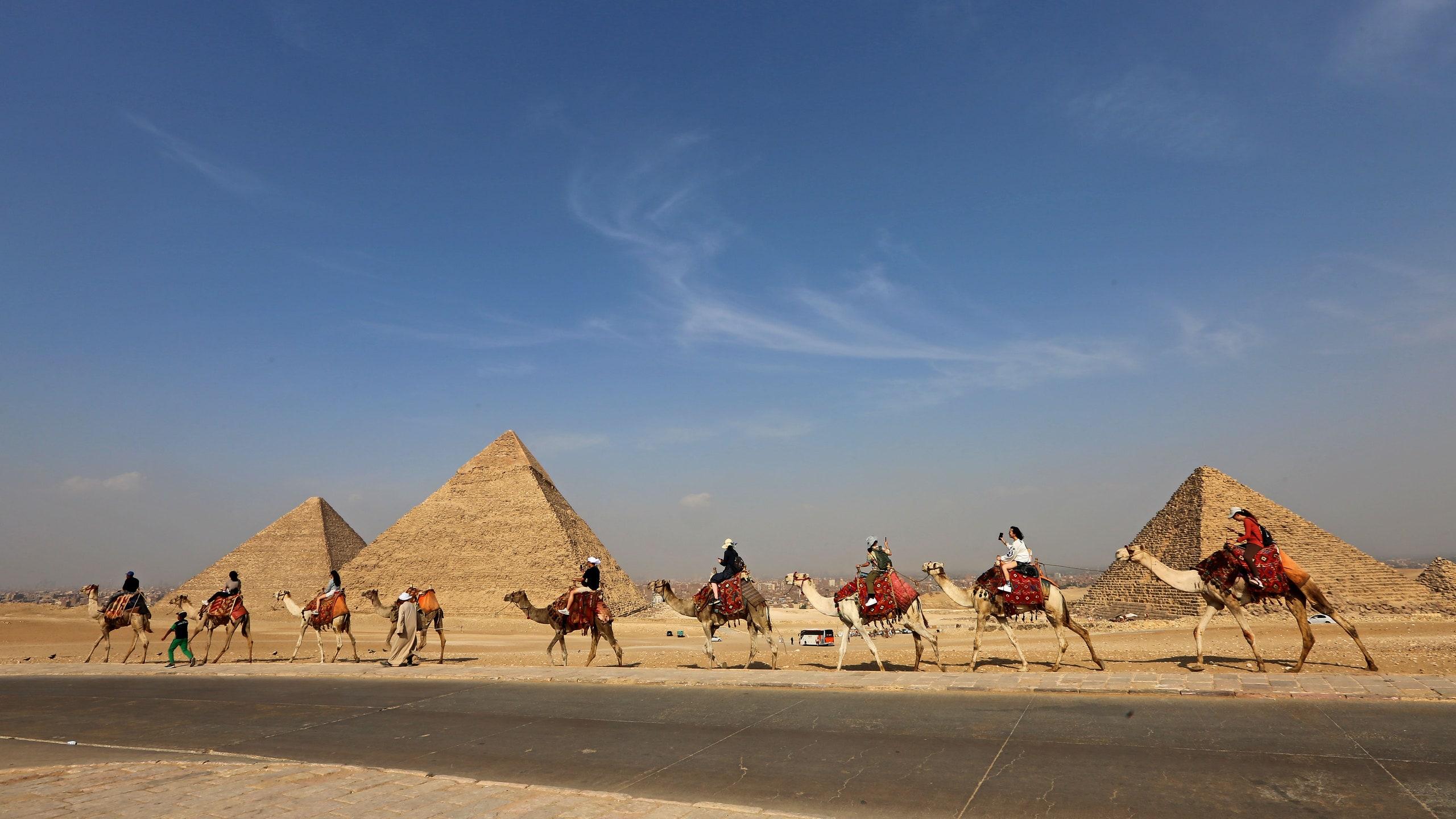 2560x1440 The Newest Egyptian Pyramid Is Made Entirely From Recycled Plastic