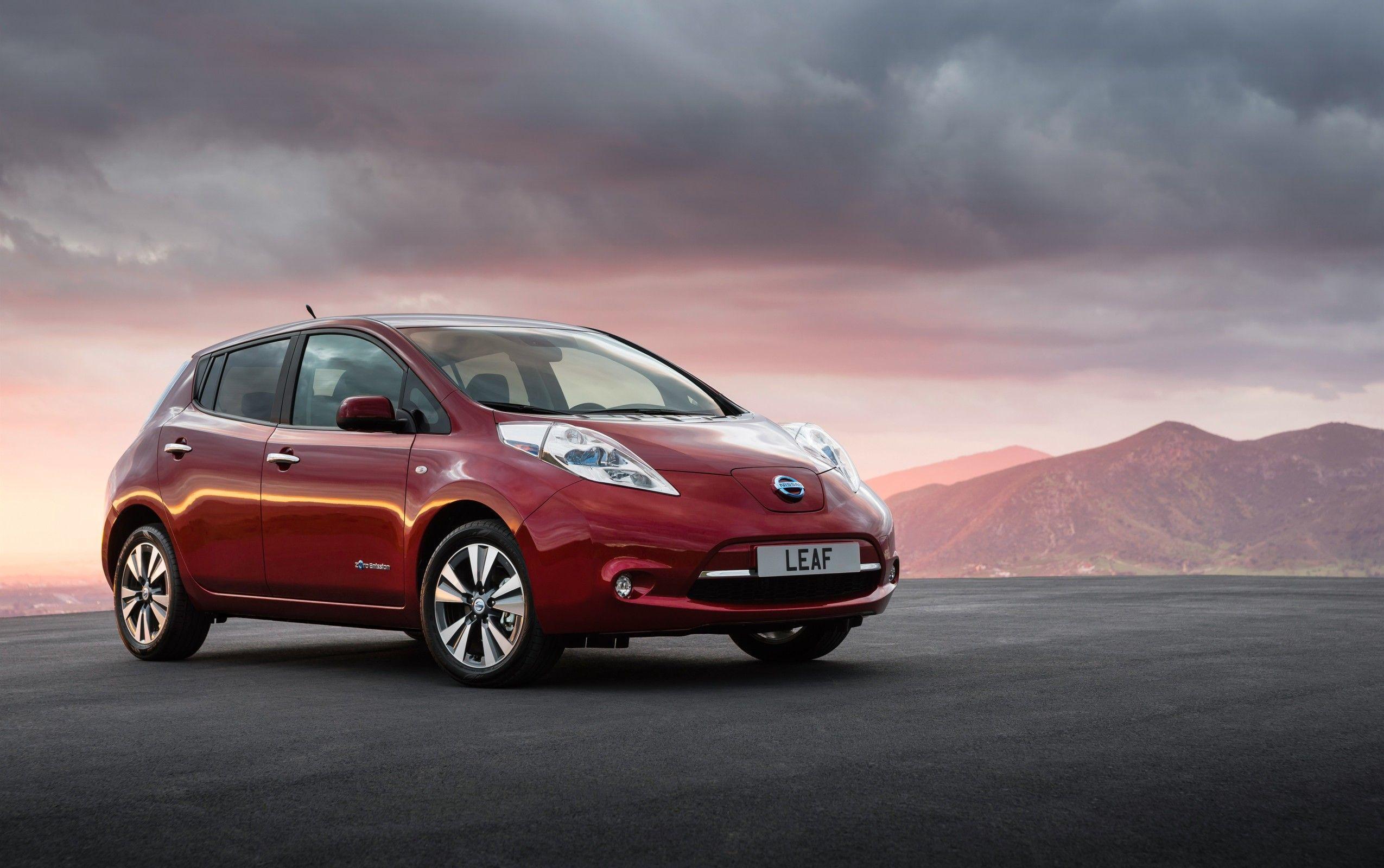 2550x1600 Nissan Leaf Wallpaper