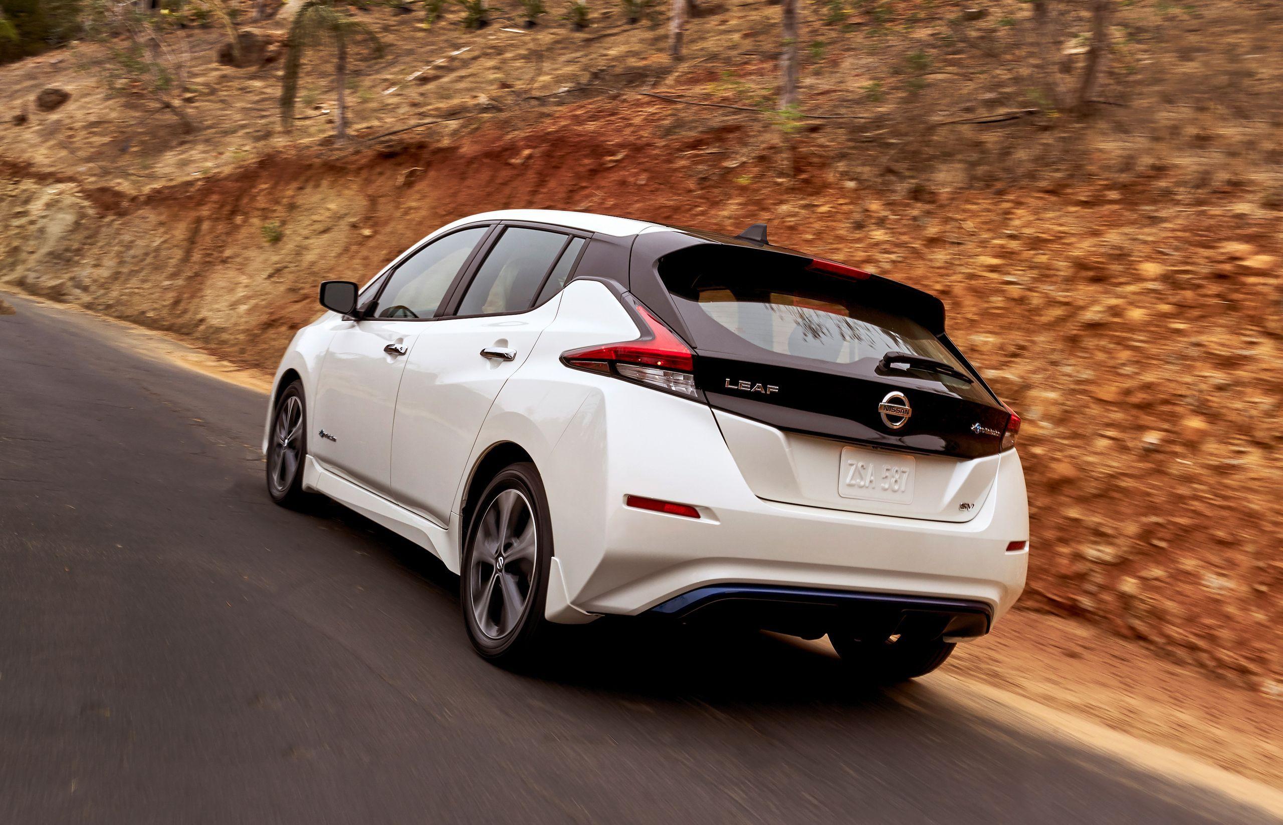 2560x1647 Nissan Leaf Wallpaper