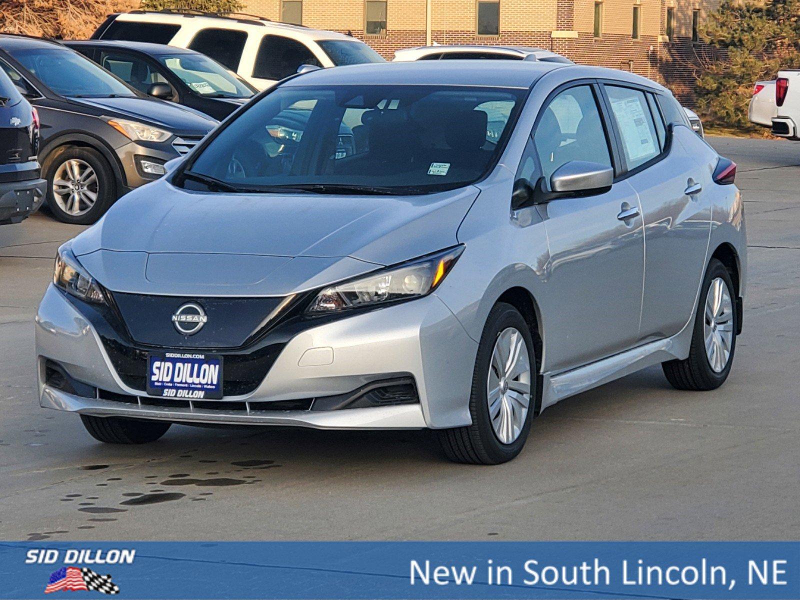 1600x1200 New 2023 Nissan LEAF S Hatchback in N23350