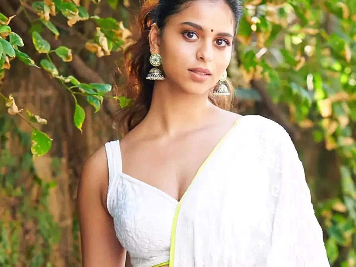1200x900 SRK's daughter Suhana Khan looks no less than a princess in a white chikankari lehenga in these latest picture