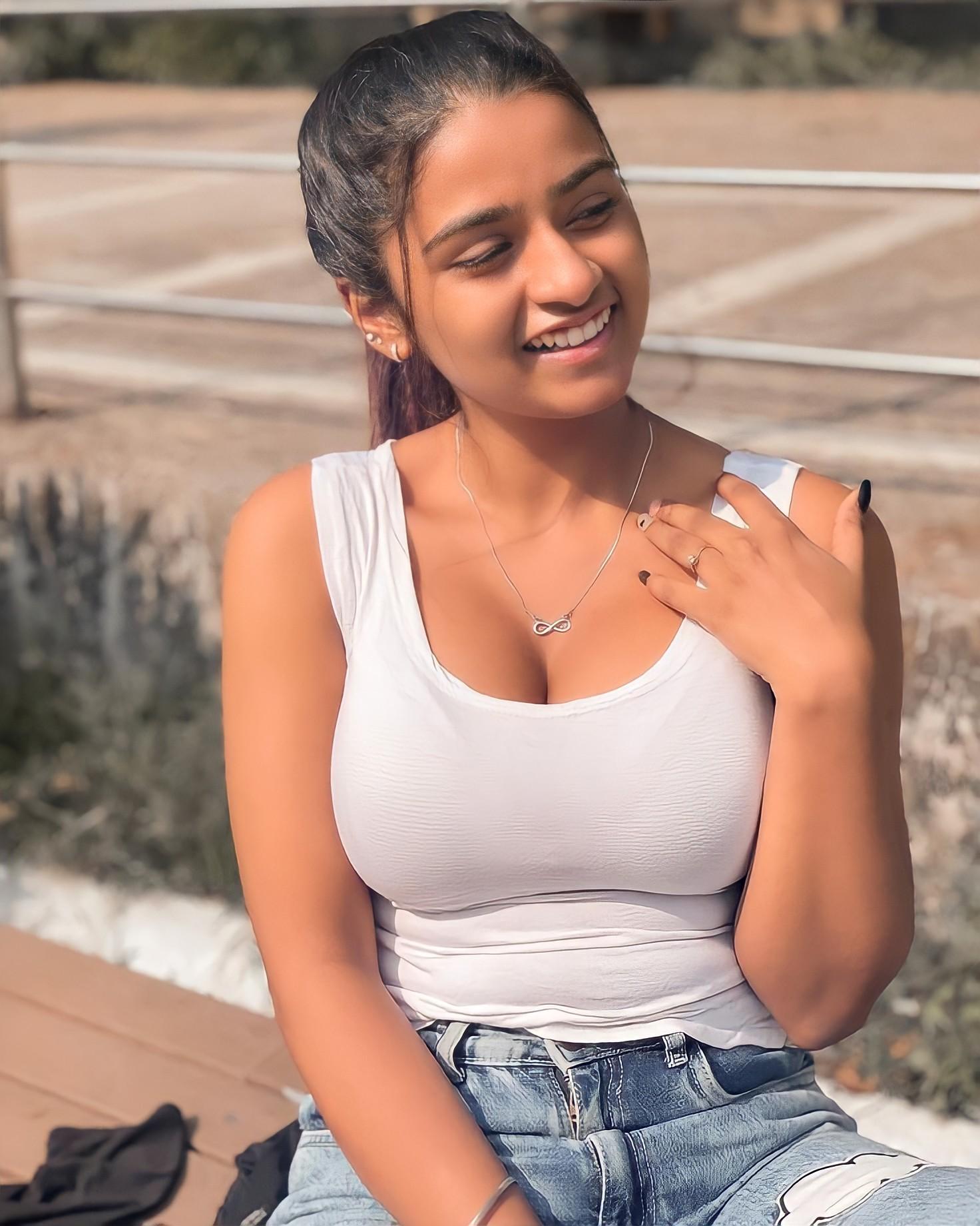 1472x1840 Suhana Khan Wallpaper Download