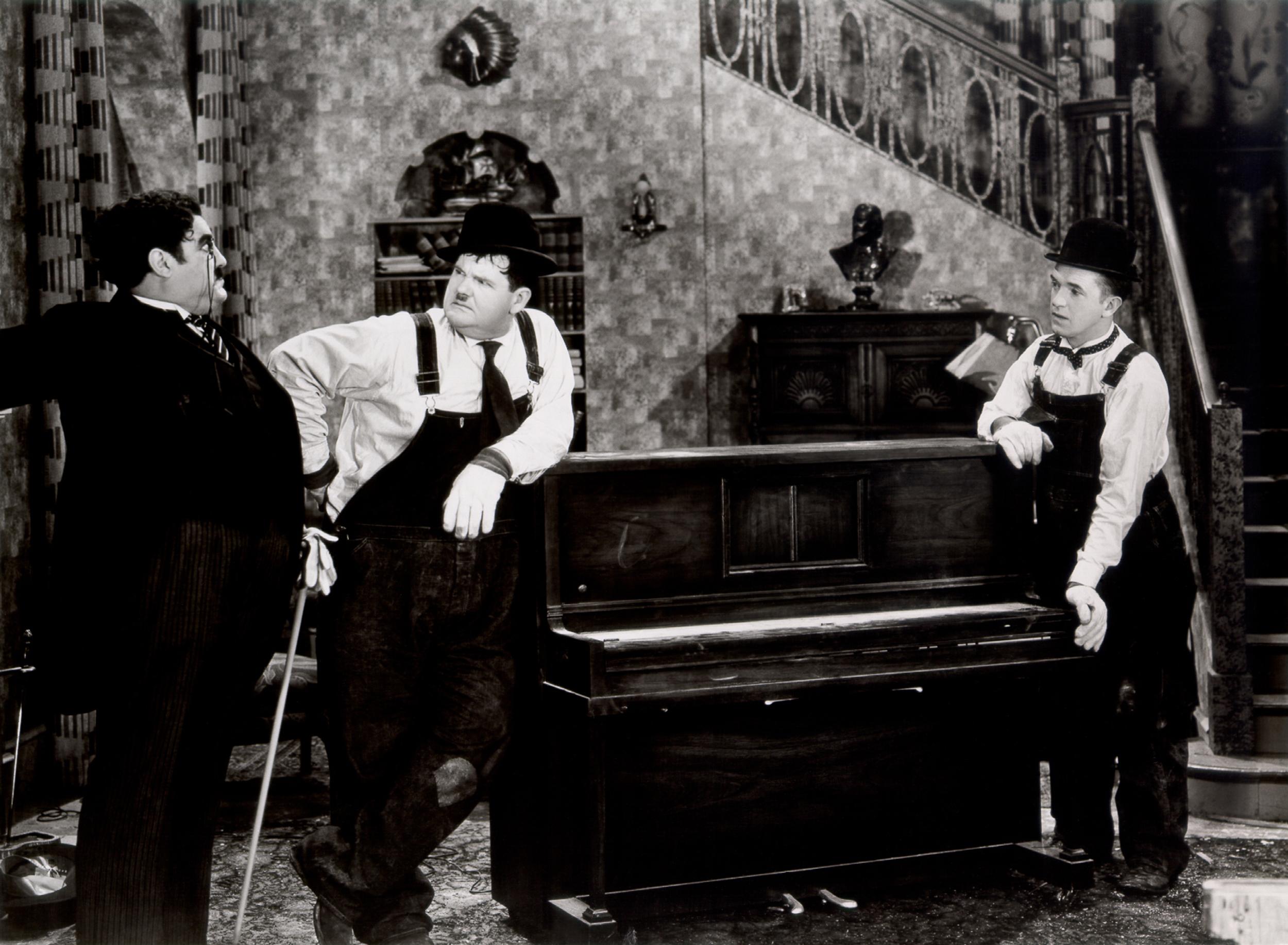 2500x1835 Laurel and Hardy