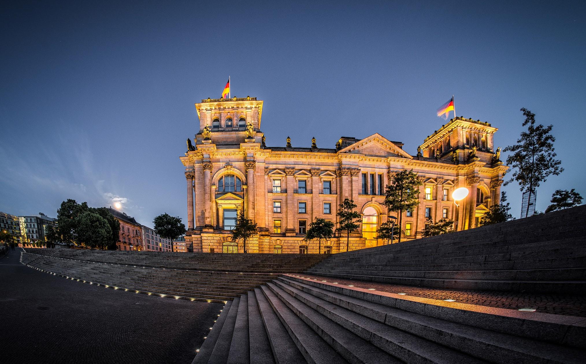 2028x1260 Reichstag, Germany, Berlin, Palace, Stairs, Night, Street Gallery HD Wallpaper