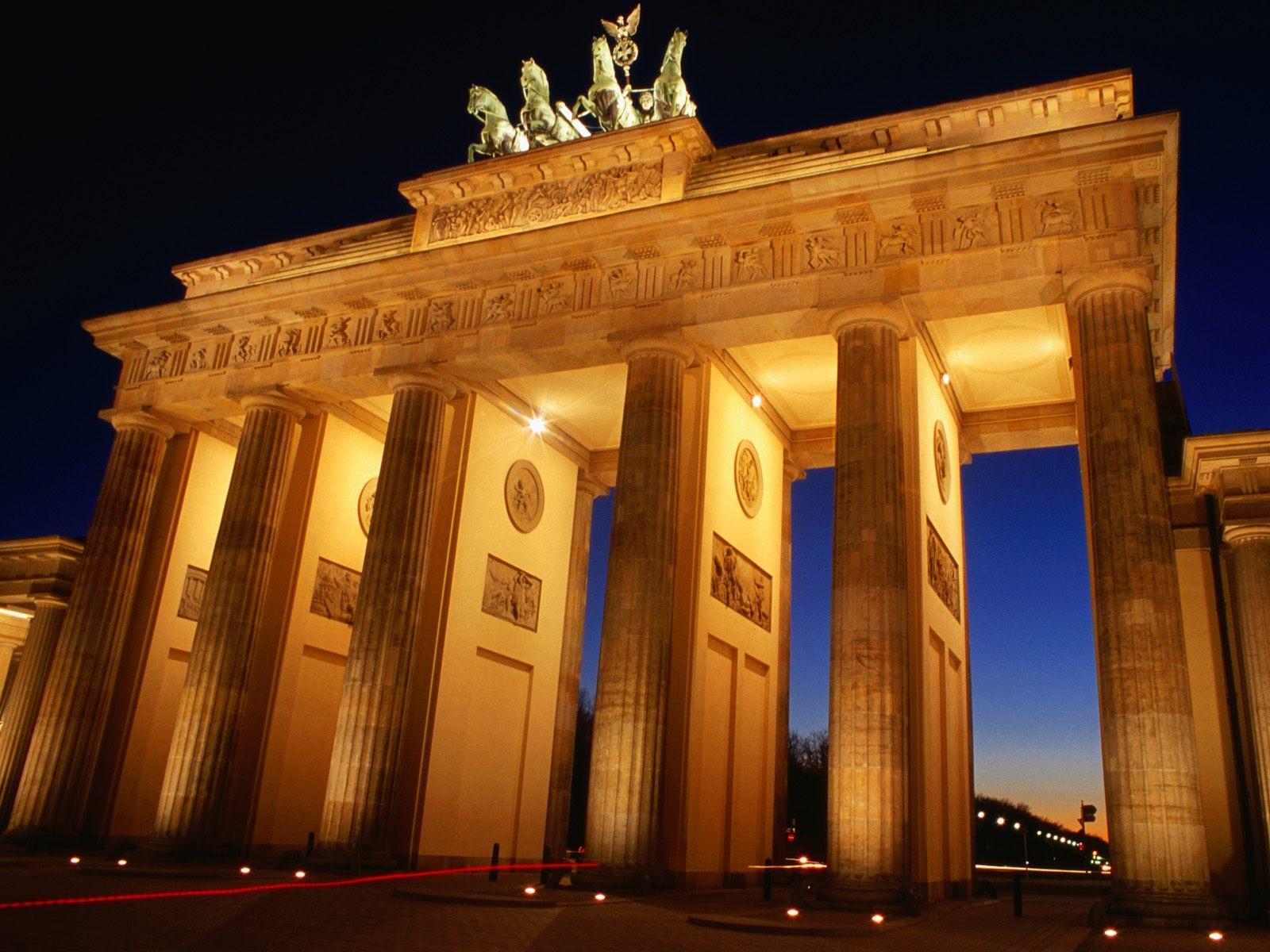 1600x1200 Brandenburg Gate desktop PC and Mac wallpaper