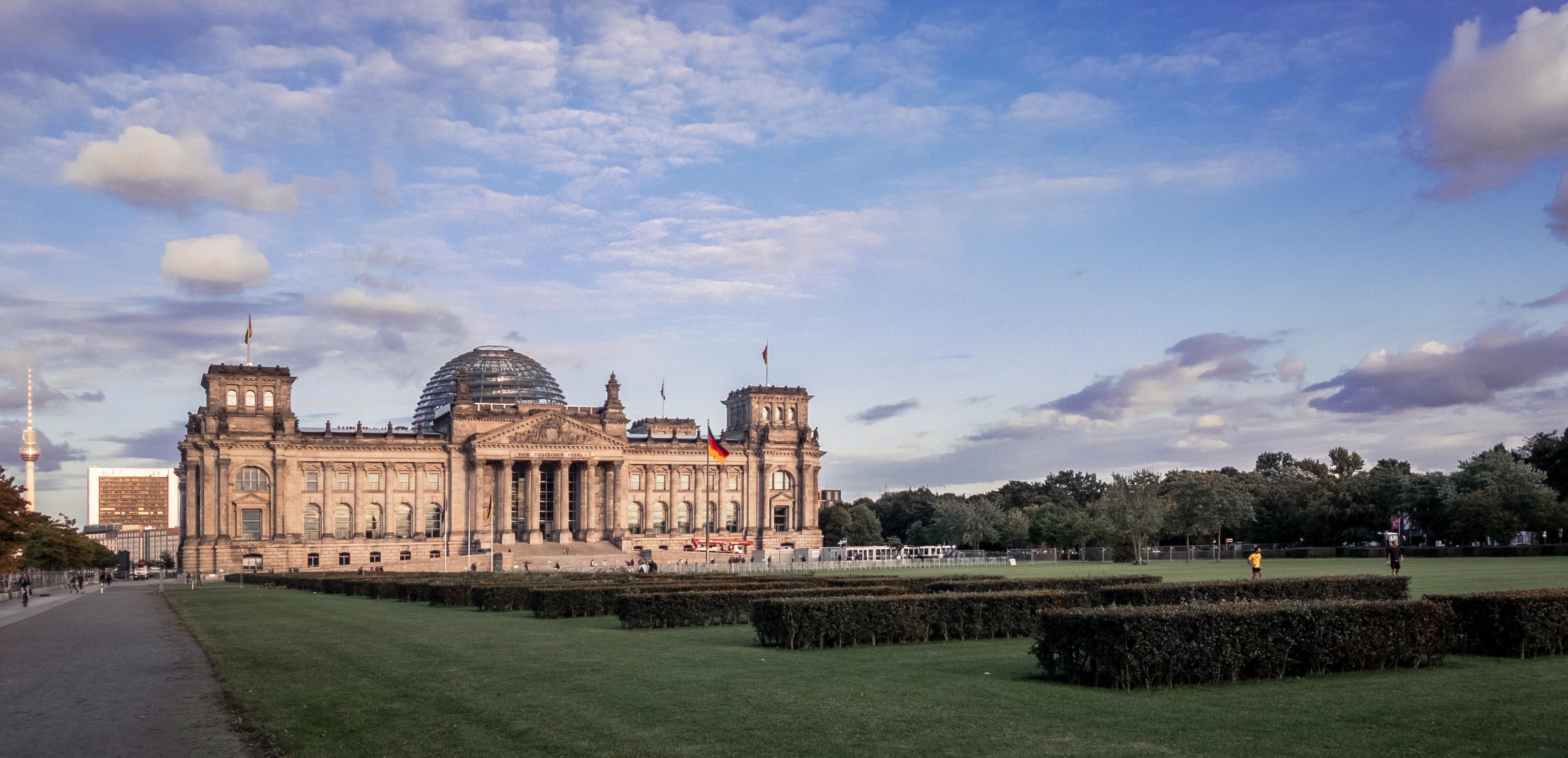 3710x1796 Reichstag's home Berlin