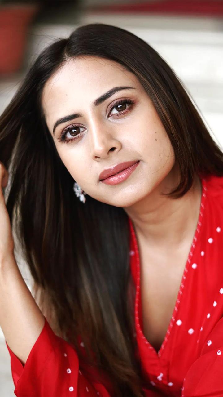 720x1280 Actress Sargun Mehta Latest Photohoot HD Image Goes Viral
