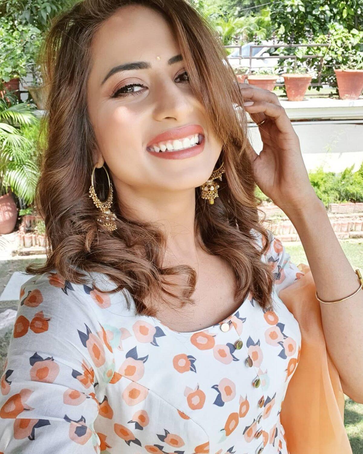 1200x1500 Sargun Mehta prepares for her film Jhalle, shares THESE lovely picture on Instagram Indian Wire