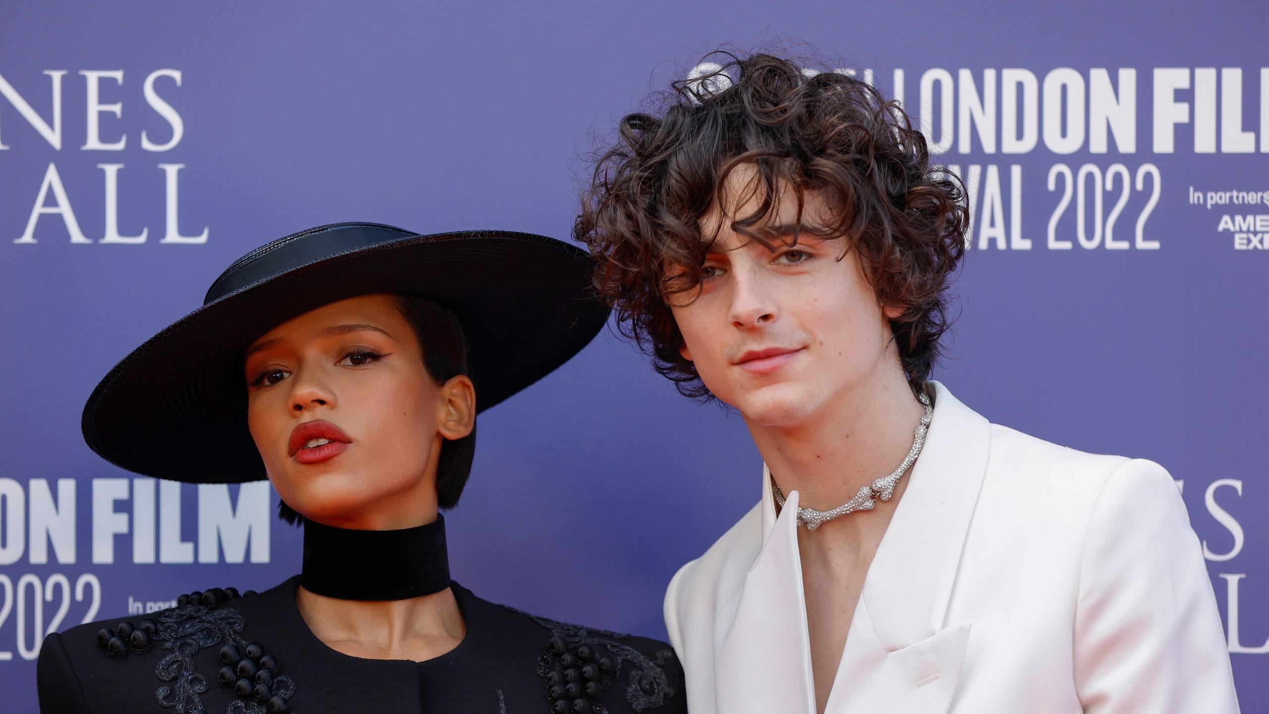 2560x1440 Timothée Chalamet Wore a Silver Bone Choker From Vivienne Westwood to the London Premiere Of “Bones and All”