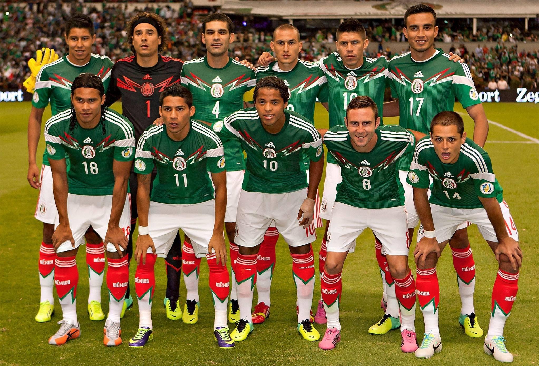 2045x1391 Mexico Soccer Team 2018 Wallpaper