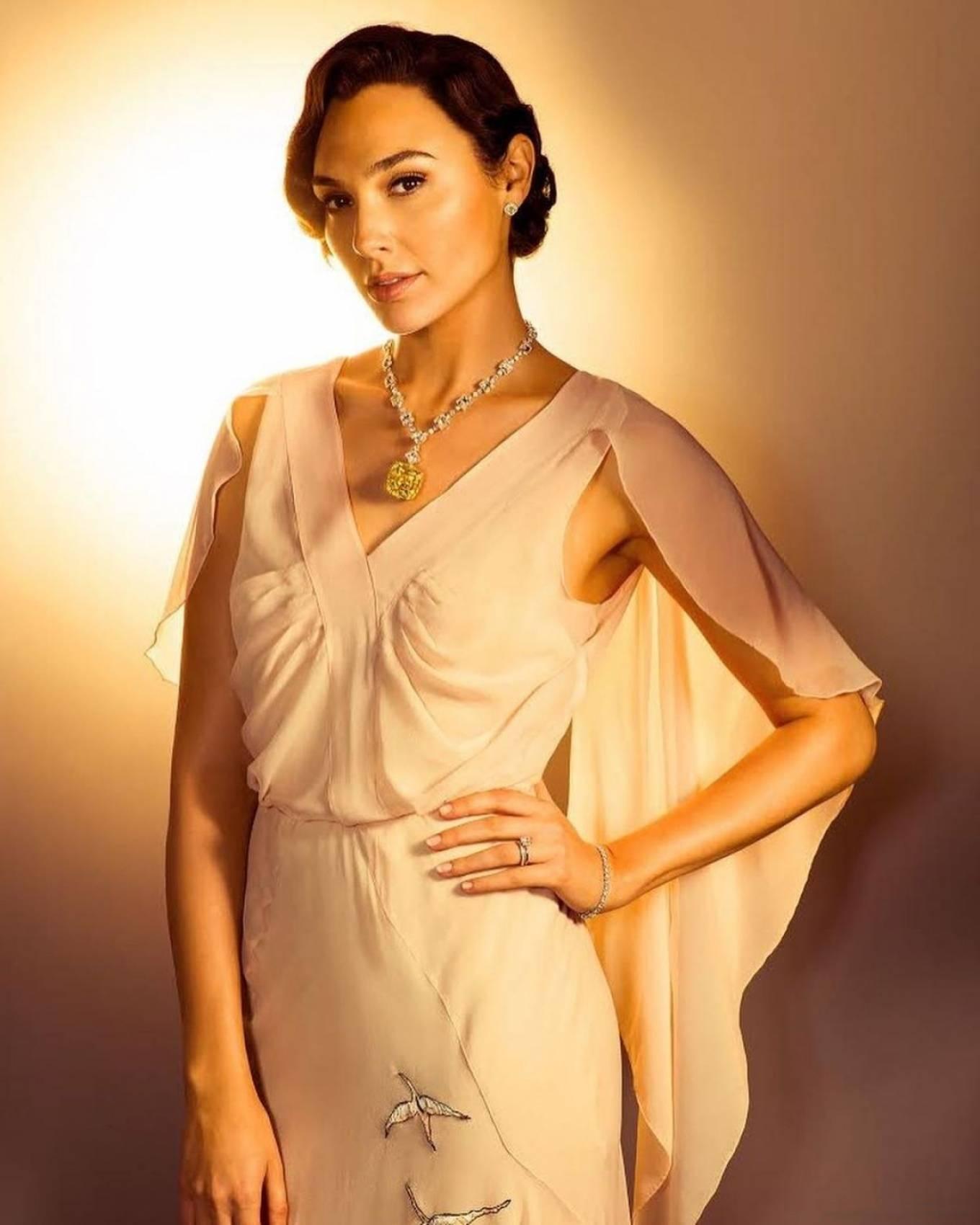 1360x1700 Gal Gadot - “Death On the Nile” [2021 Promo] Gadot Photo
