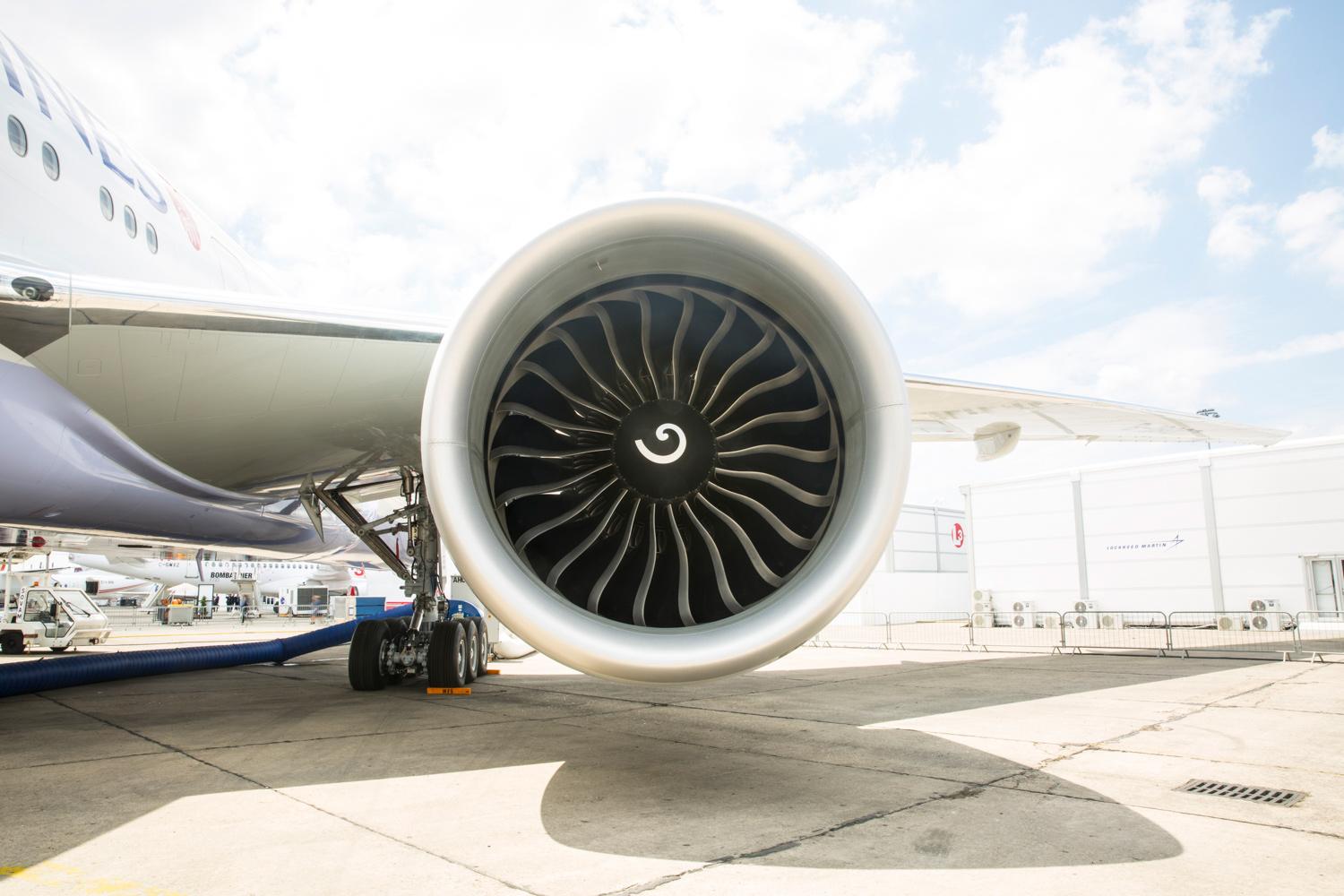 1500x1000 The Art of Engineering: The World's Largest Jet Engine Shows Off Composite Curves