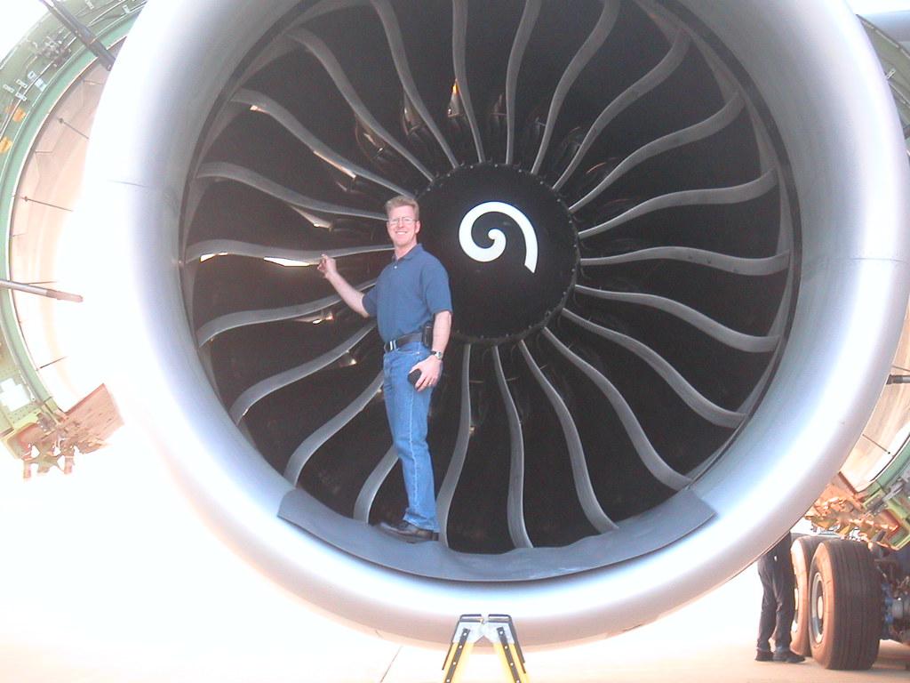 1024x768 GE90 115B. Gives You An Idea Of Scale Chap Is Just S