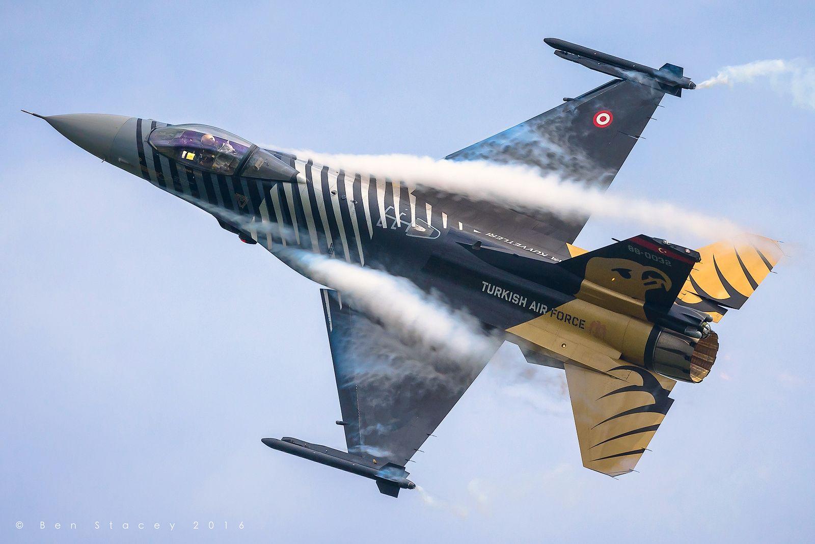 1600x1068 Solotürk. Air force wallpaper, Fighter, Fighter jets
