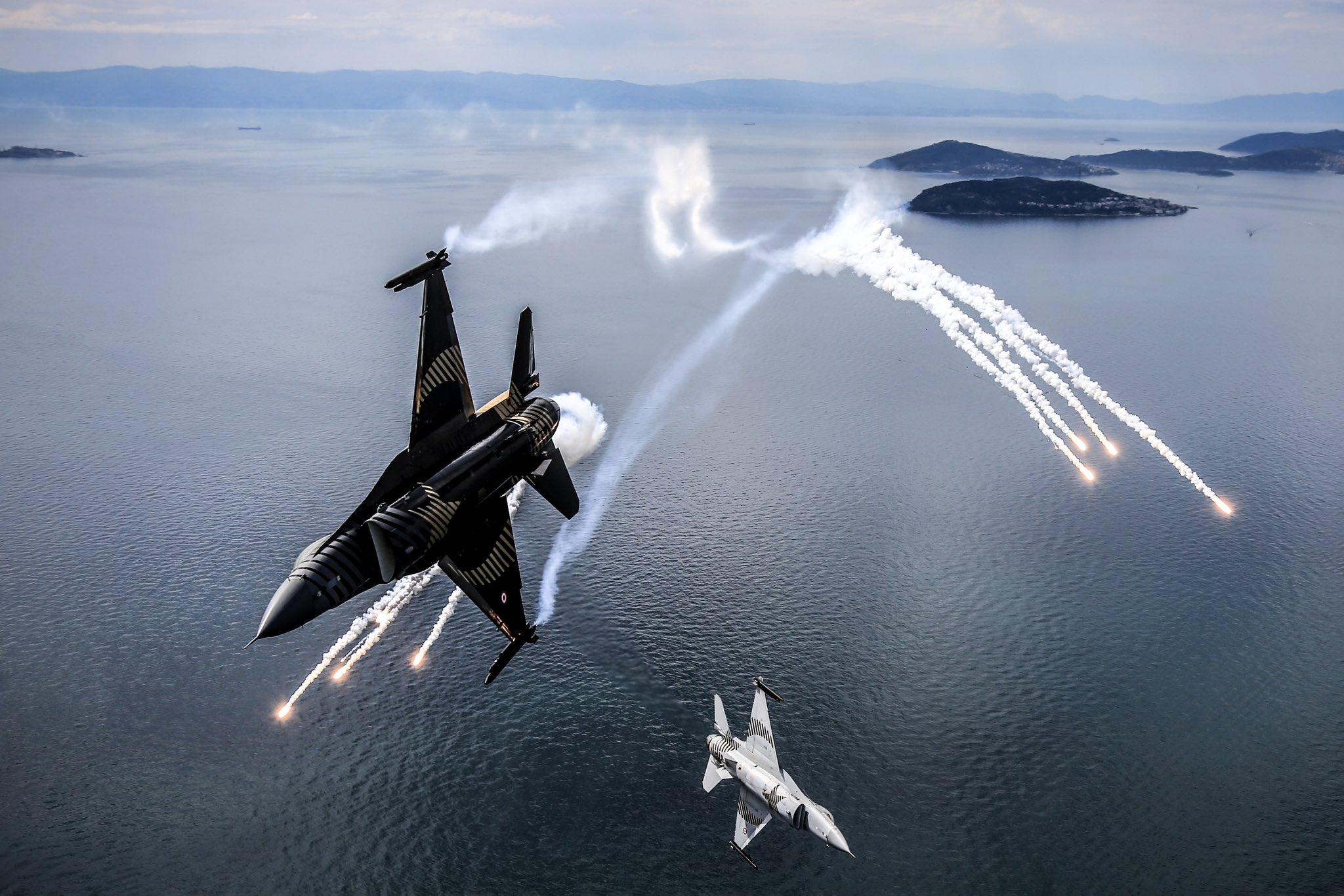 2048x1366 Soloturk display team of the Turkish Air Force [album]