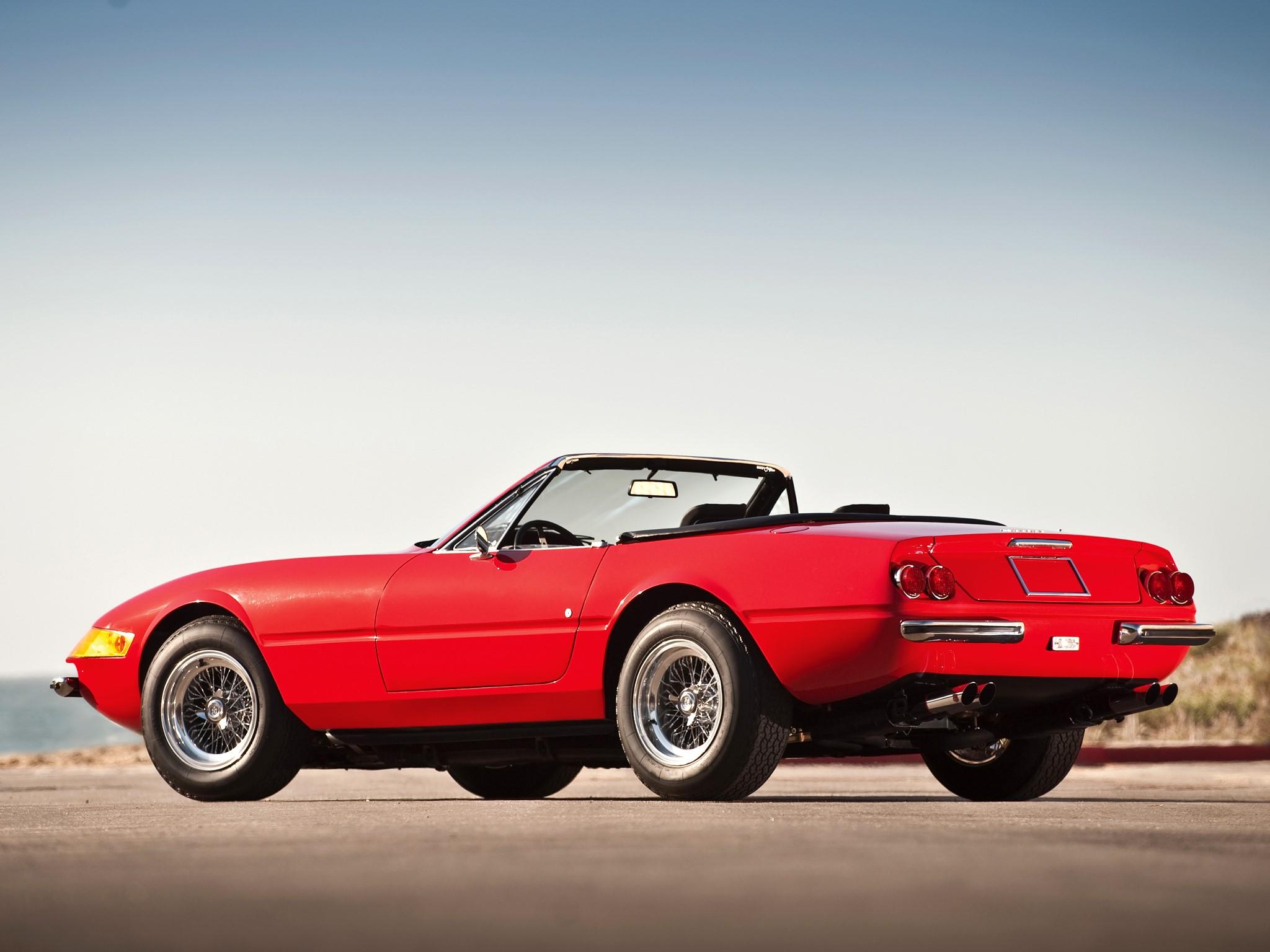 2048x1536 365 GTS / 4 Daytona, Ferrari, Red, Side Gallery HD Wallpaper