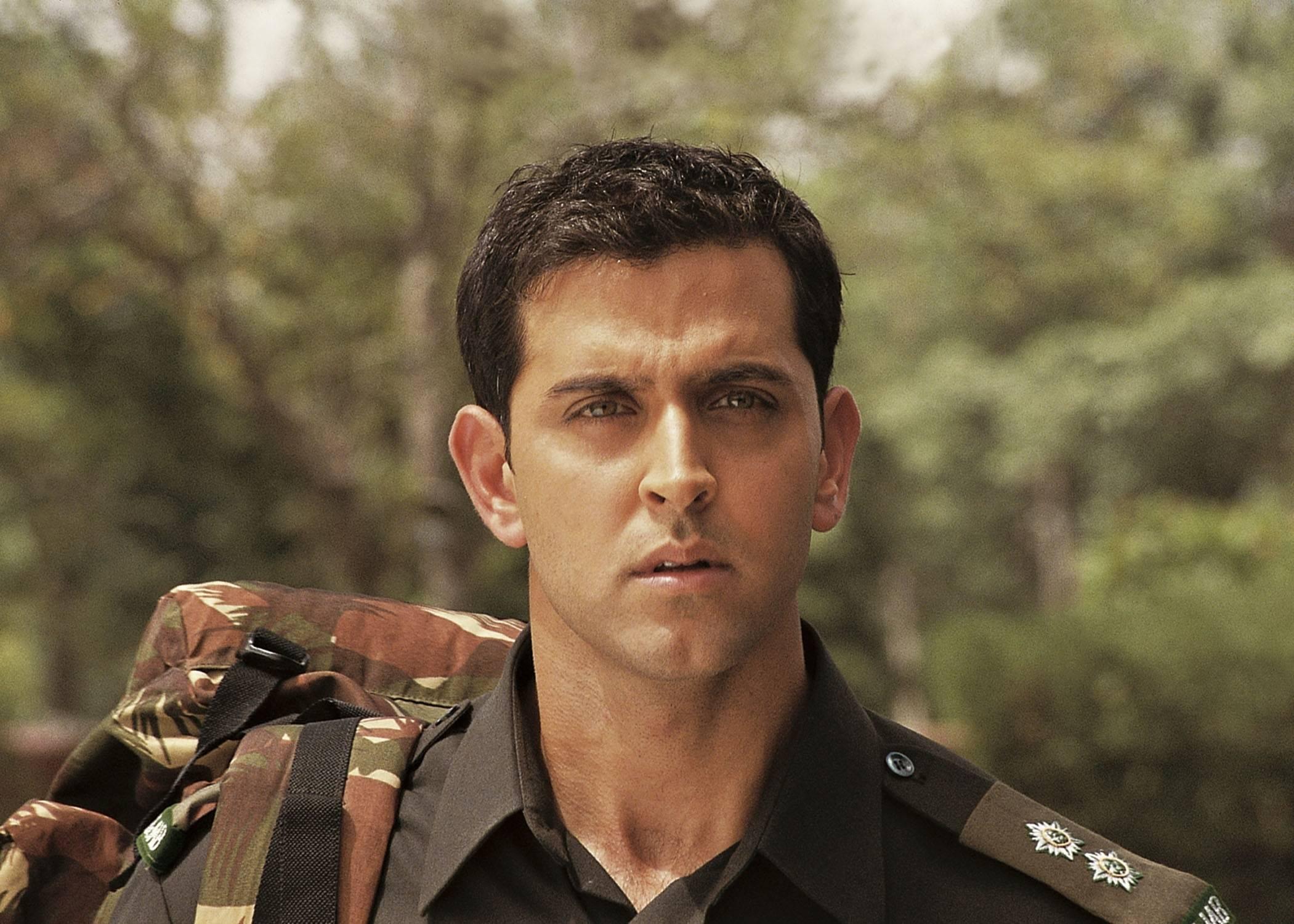 2101x1500 Lakshya (2004)
