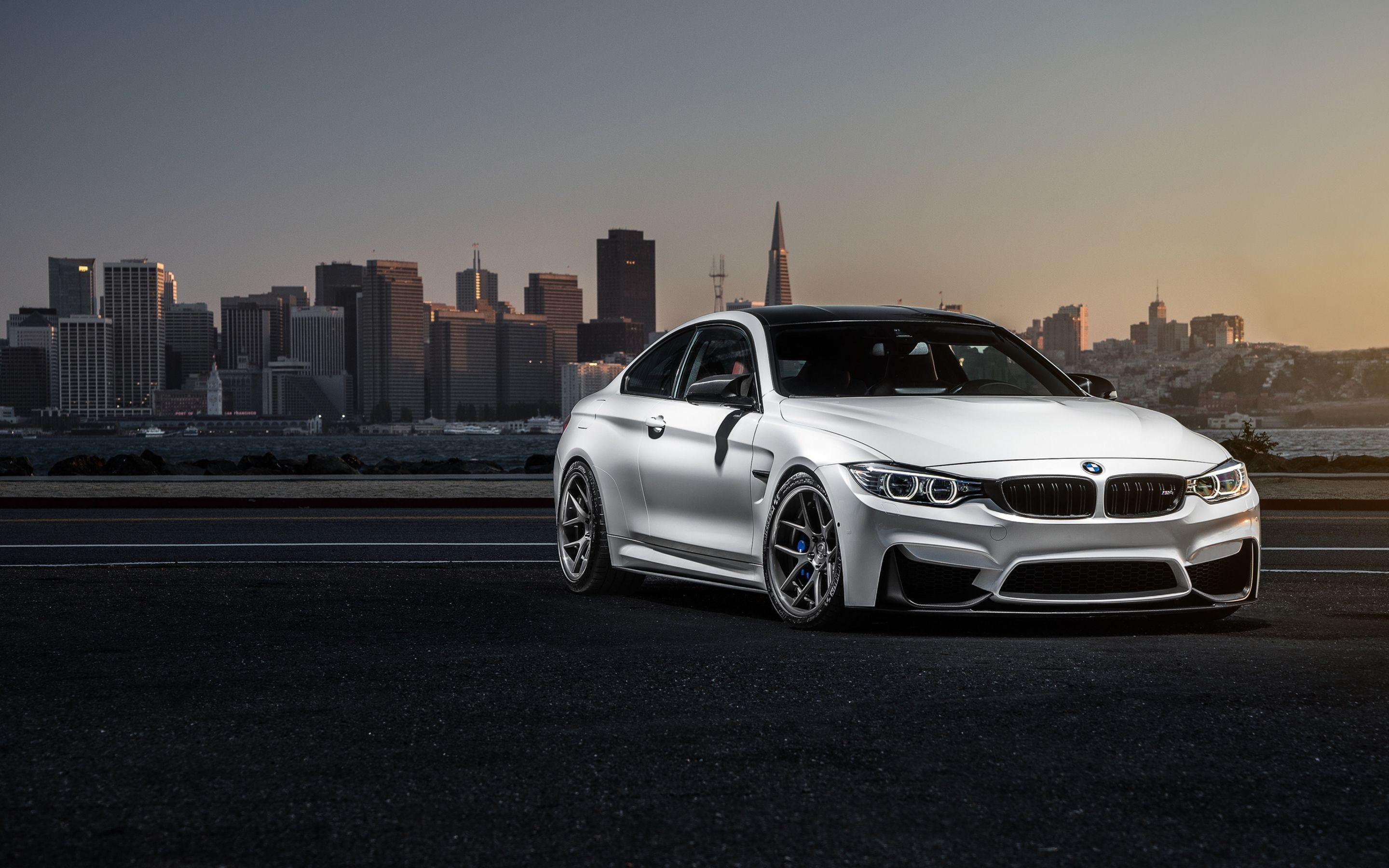 2880x1800 BMW M4 Wallpaper