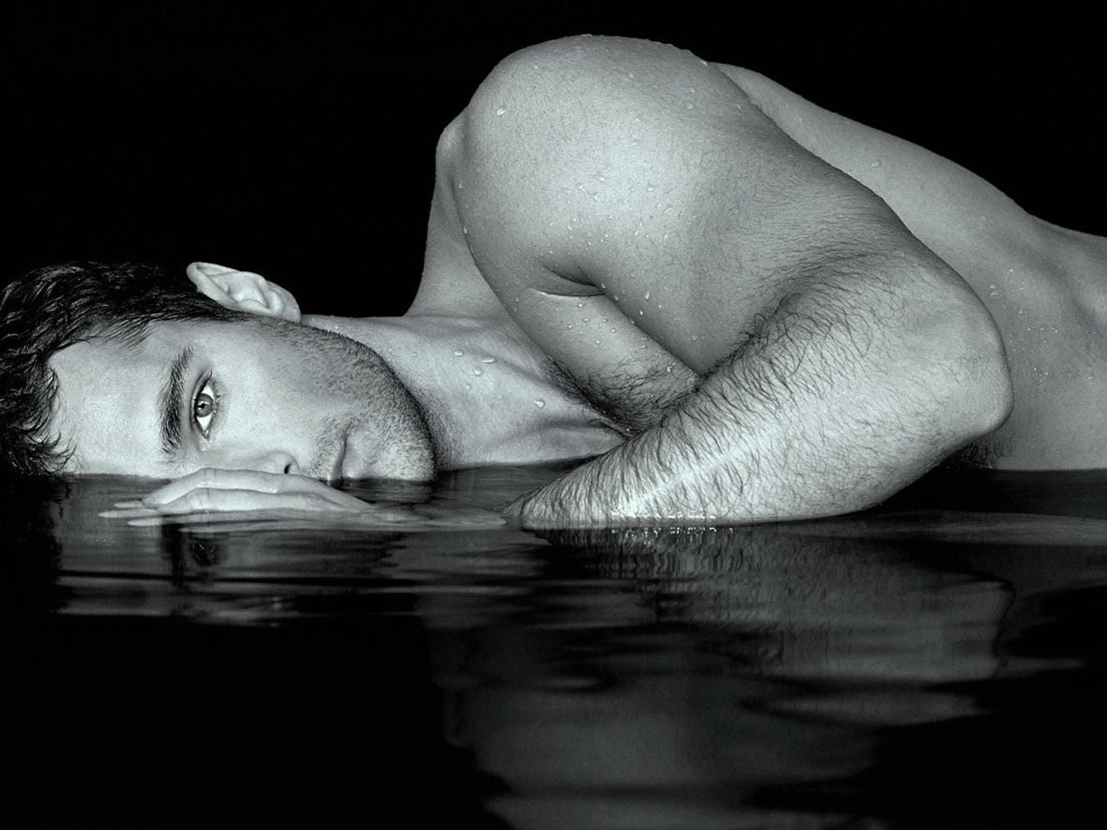 1600x1200 Download Man Lying Down On Water Wallpaper