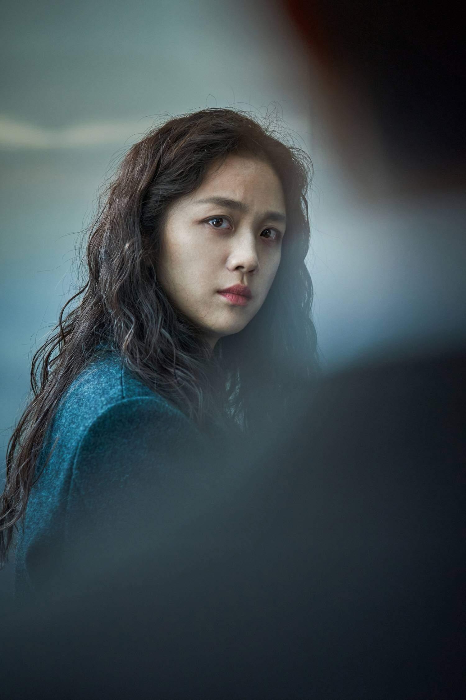 1500x2250 Photos + Video New Stills and Videos Added for the Upcoming Korean Movie ' Decision to Leave' HanCinema