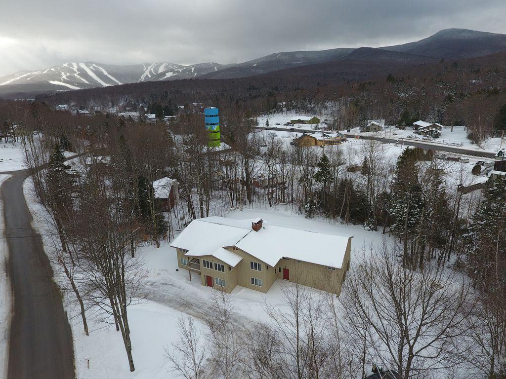 1024x768 The Top Star House in Downtown Killington