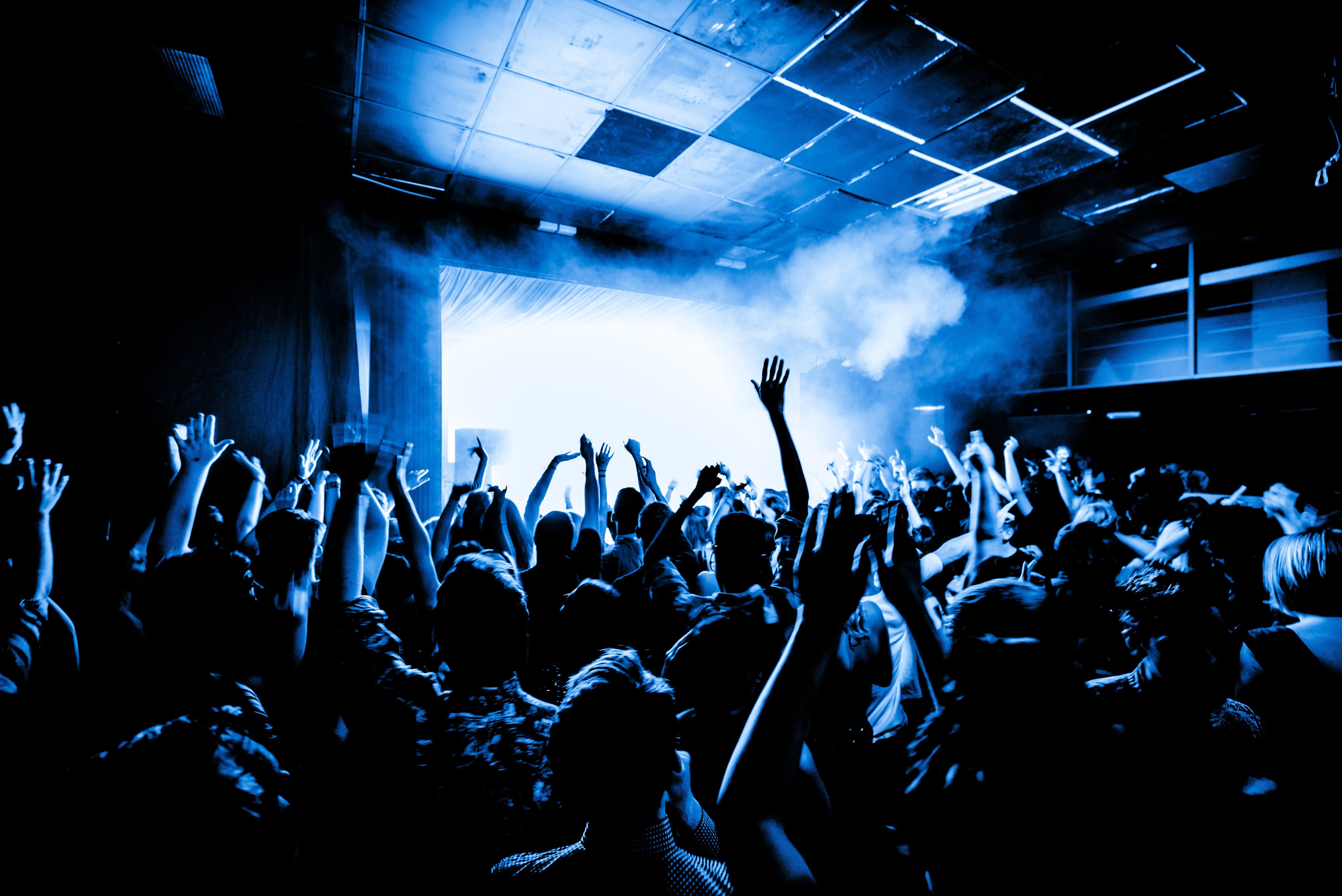 5605x3742 Wallpaper / bar, party, dance, club, dancing, music, rave, nightclub, 5K free download