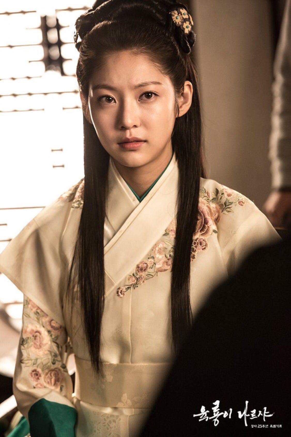 1126x1689 mindakyung #gongseungyeon. Gong seung yeon, Korean traditional dress, Korean hanbok