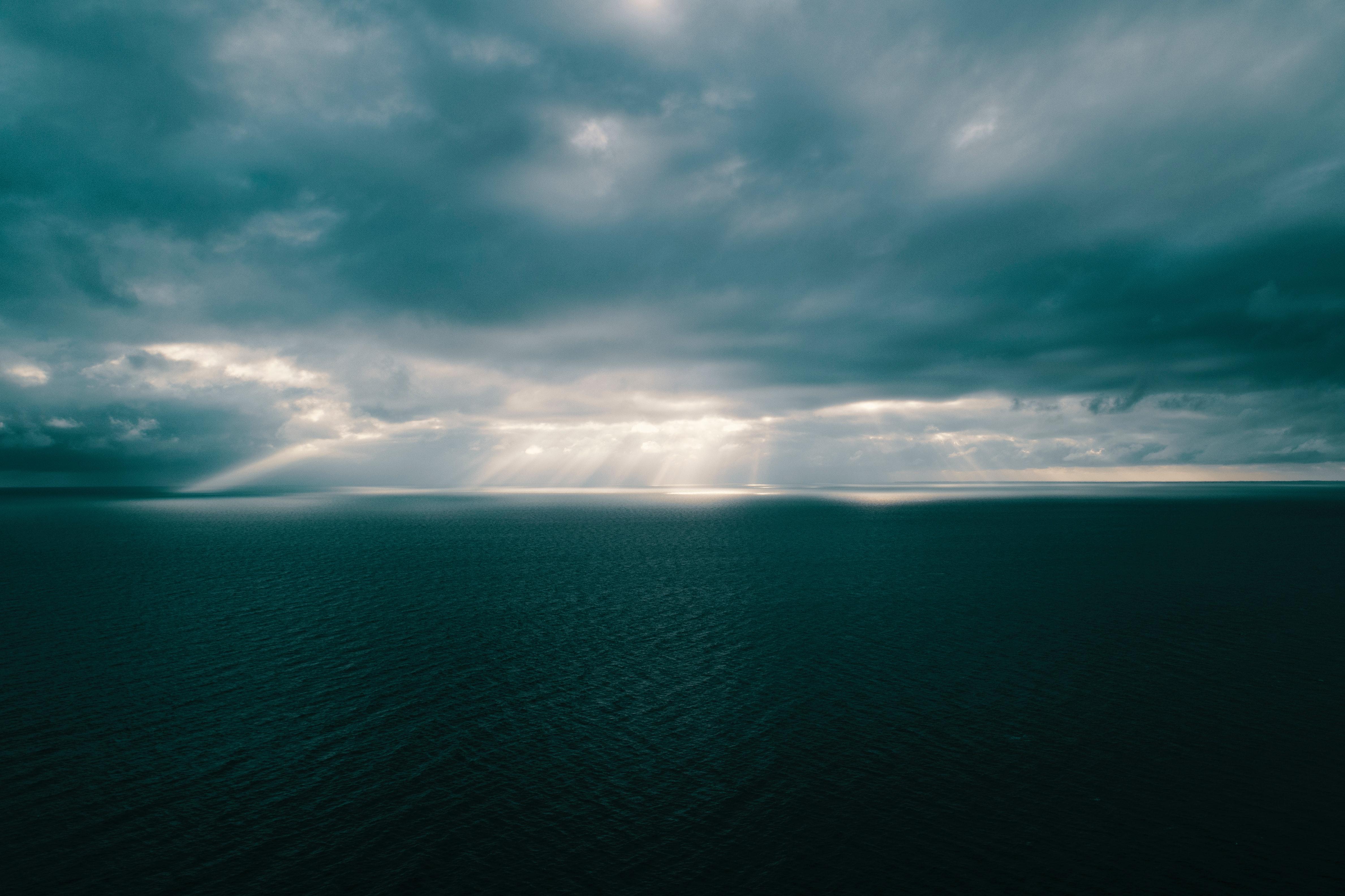 4755x3168 Photograph of the Open Ocean · Free