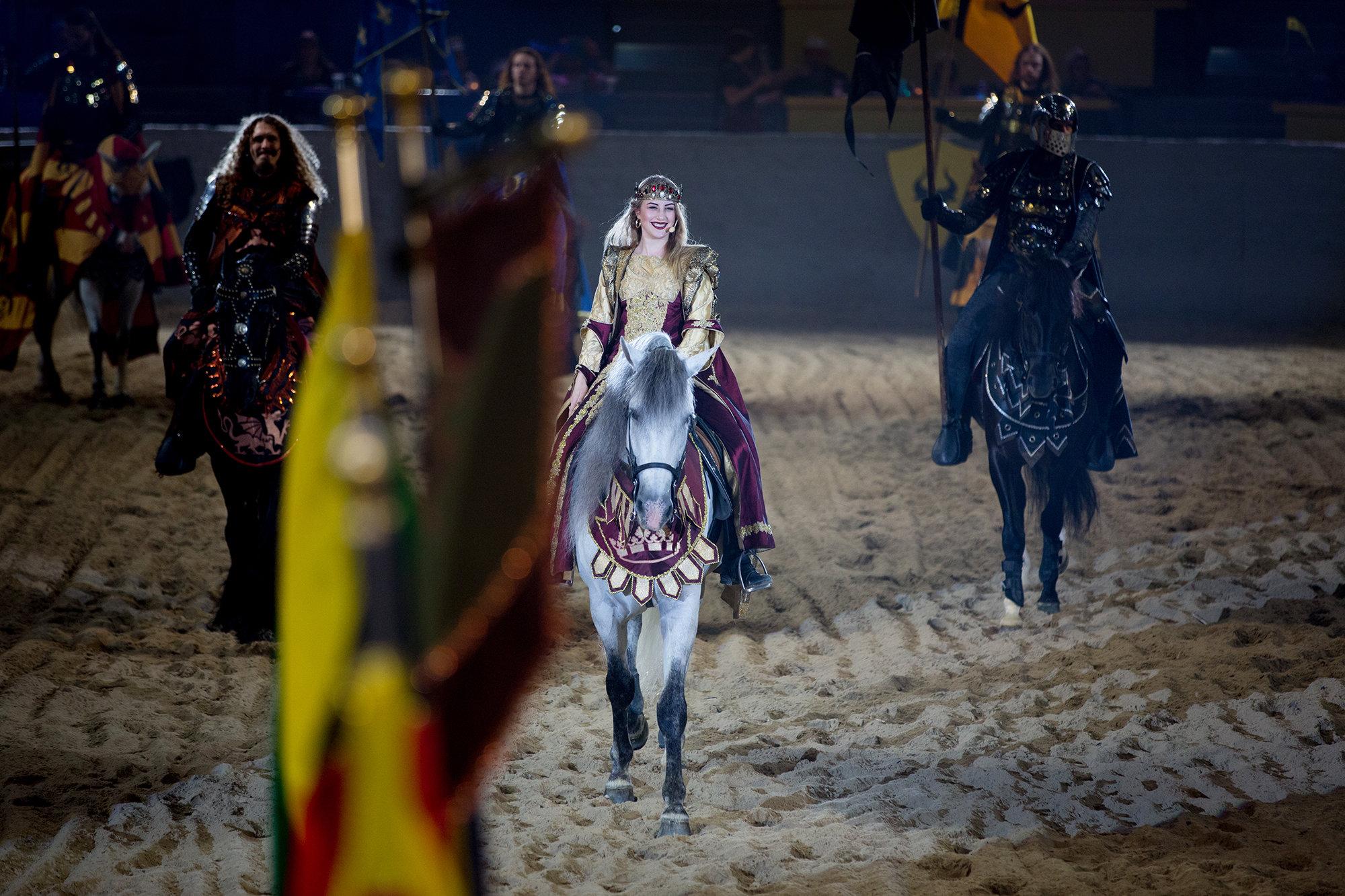 2000x1333 Medieval Times Goes Modern, Replacing Its Kings With Queens