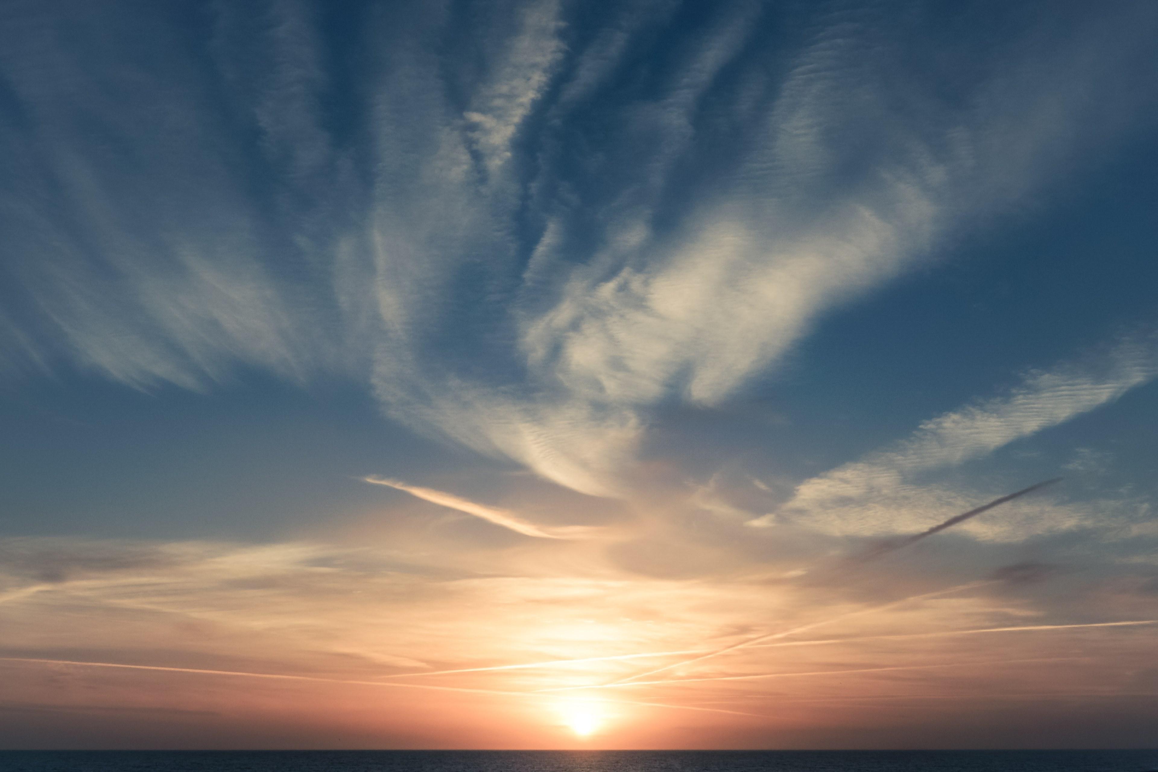3840x2560 Wallpaper / wispy white clouds against a grey blue sky and light orange sunset at shoreham by sea, shoreham by sea sunset_ 4k wallpaper free download