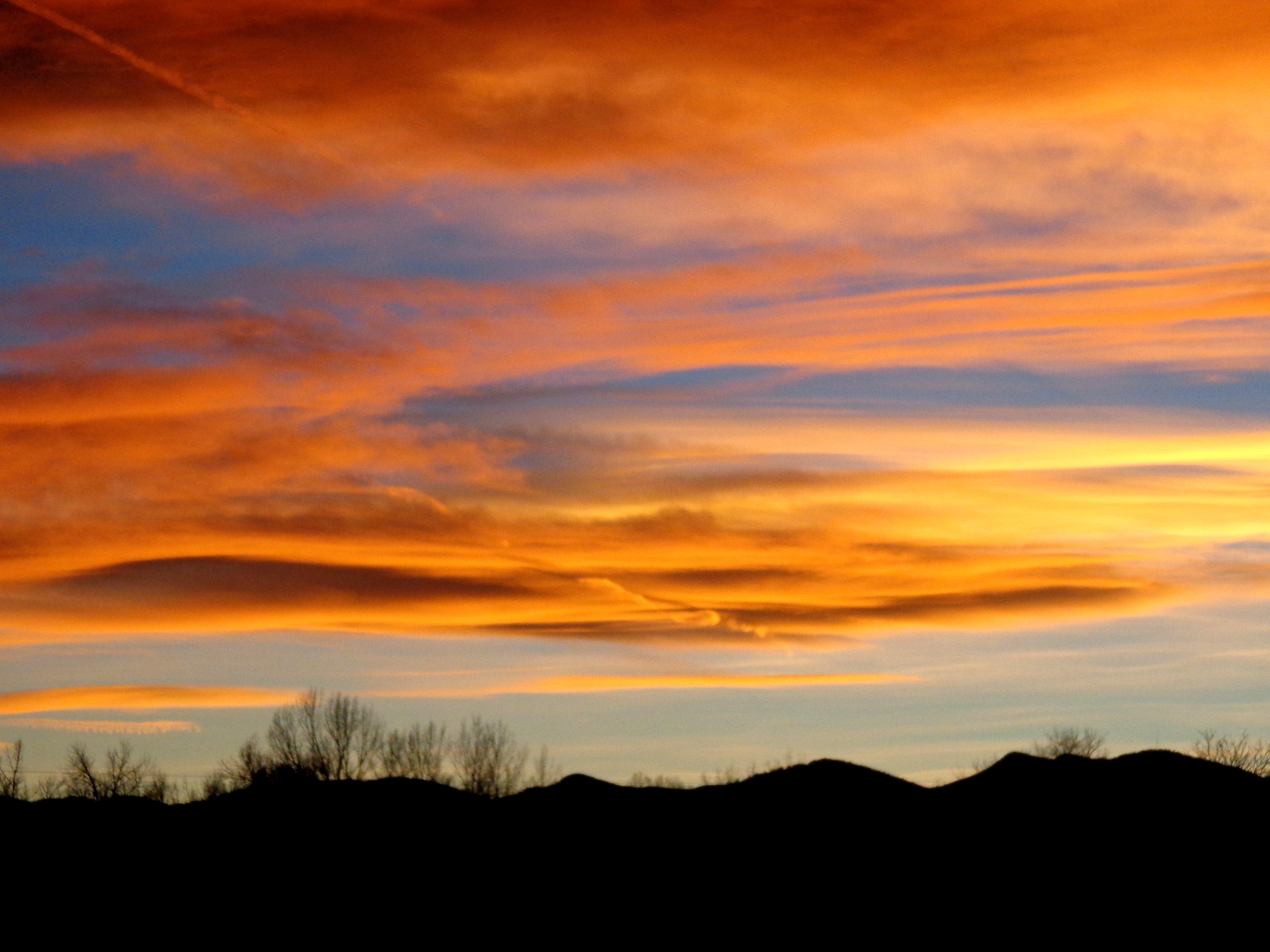 4608x3456 Orange and Blue Sunset over Rolling Hills Picture. Free Photograph. Photo Public Domain