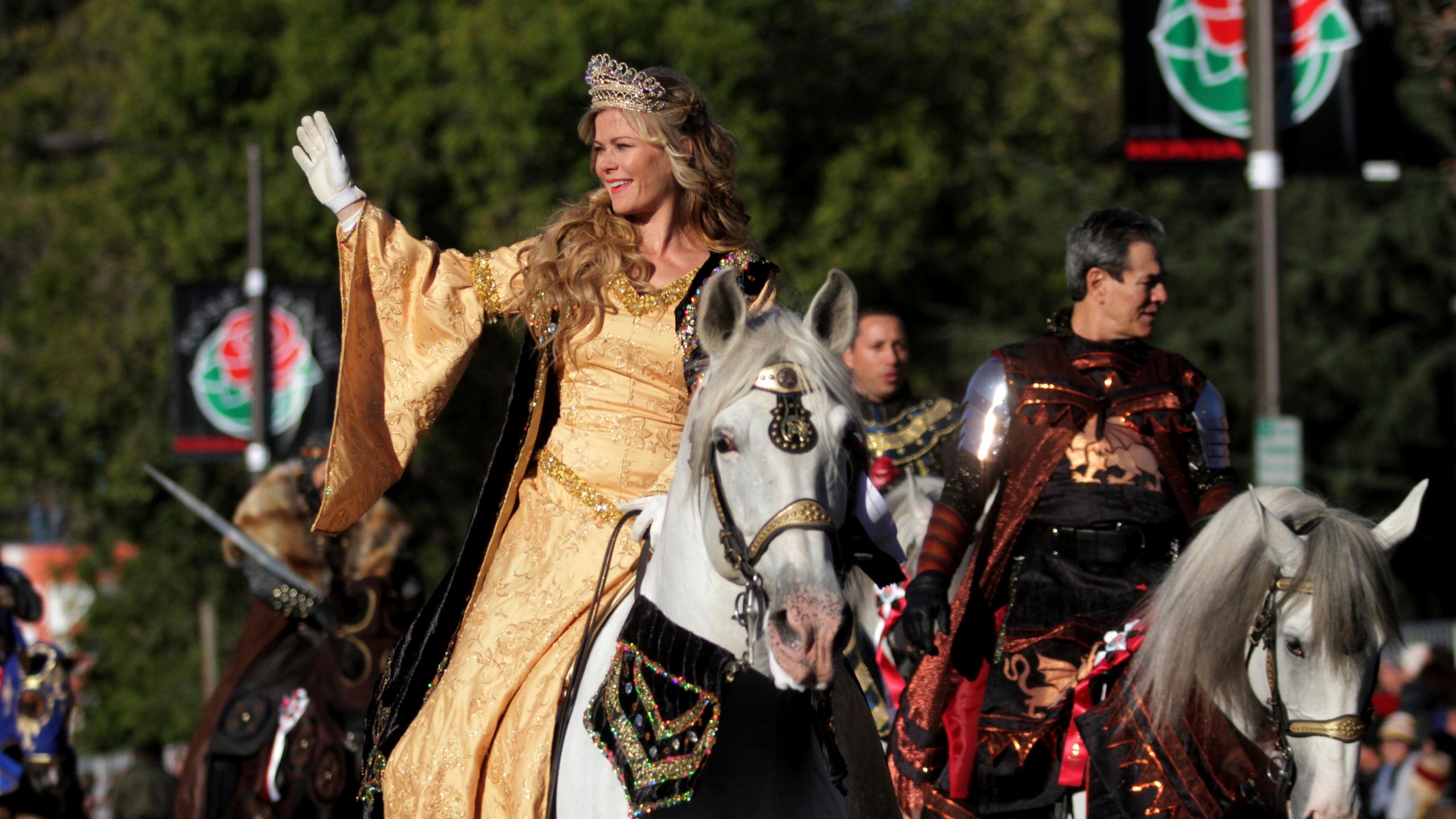 2560x1440 Actors Strike At California Medieval Themed Dinner Theater