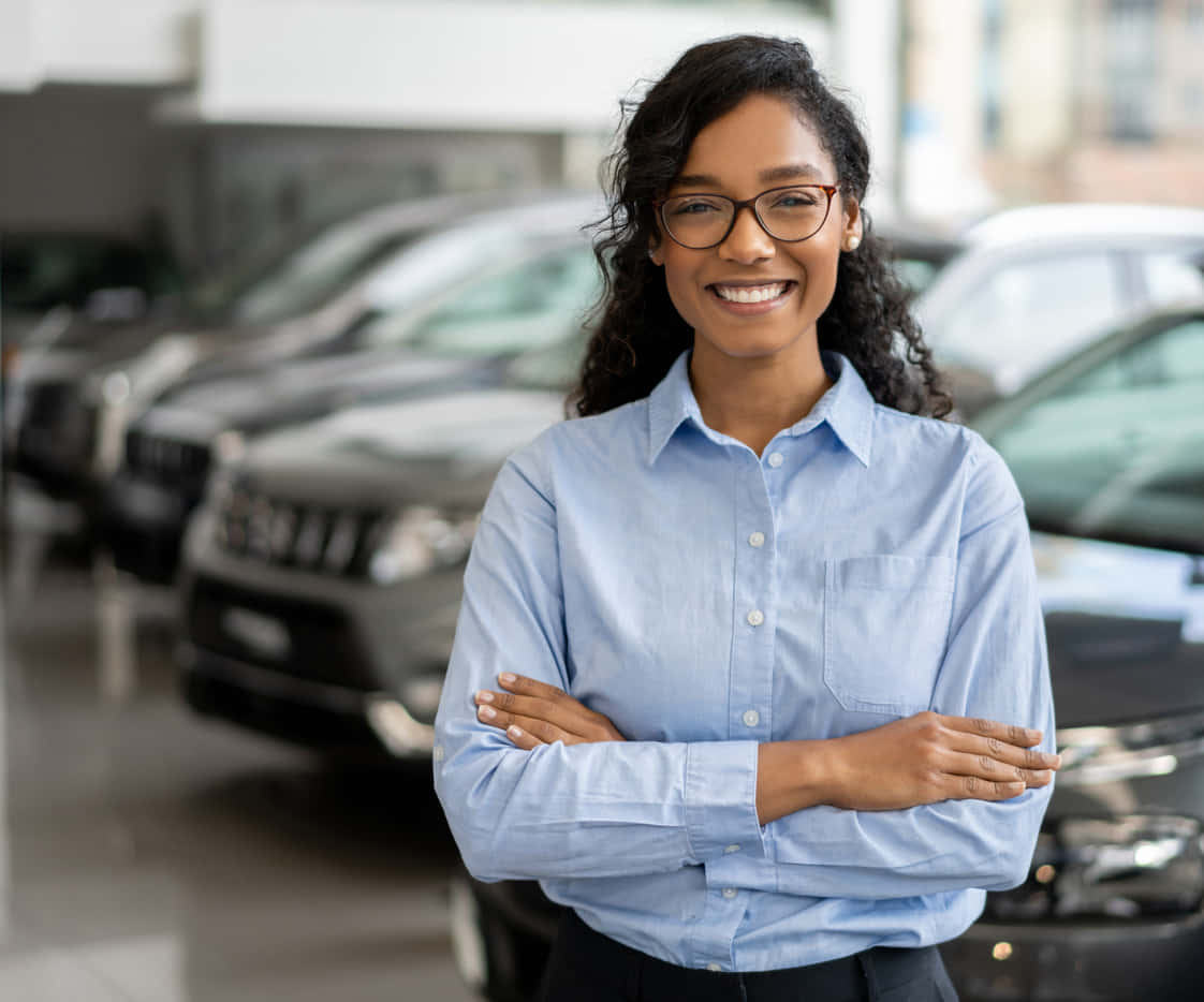 1122x934 Download Smiling Young Black Woman Car Dealership Salesperson Wallpaper