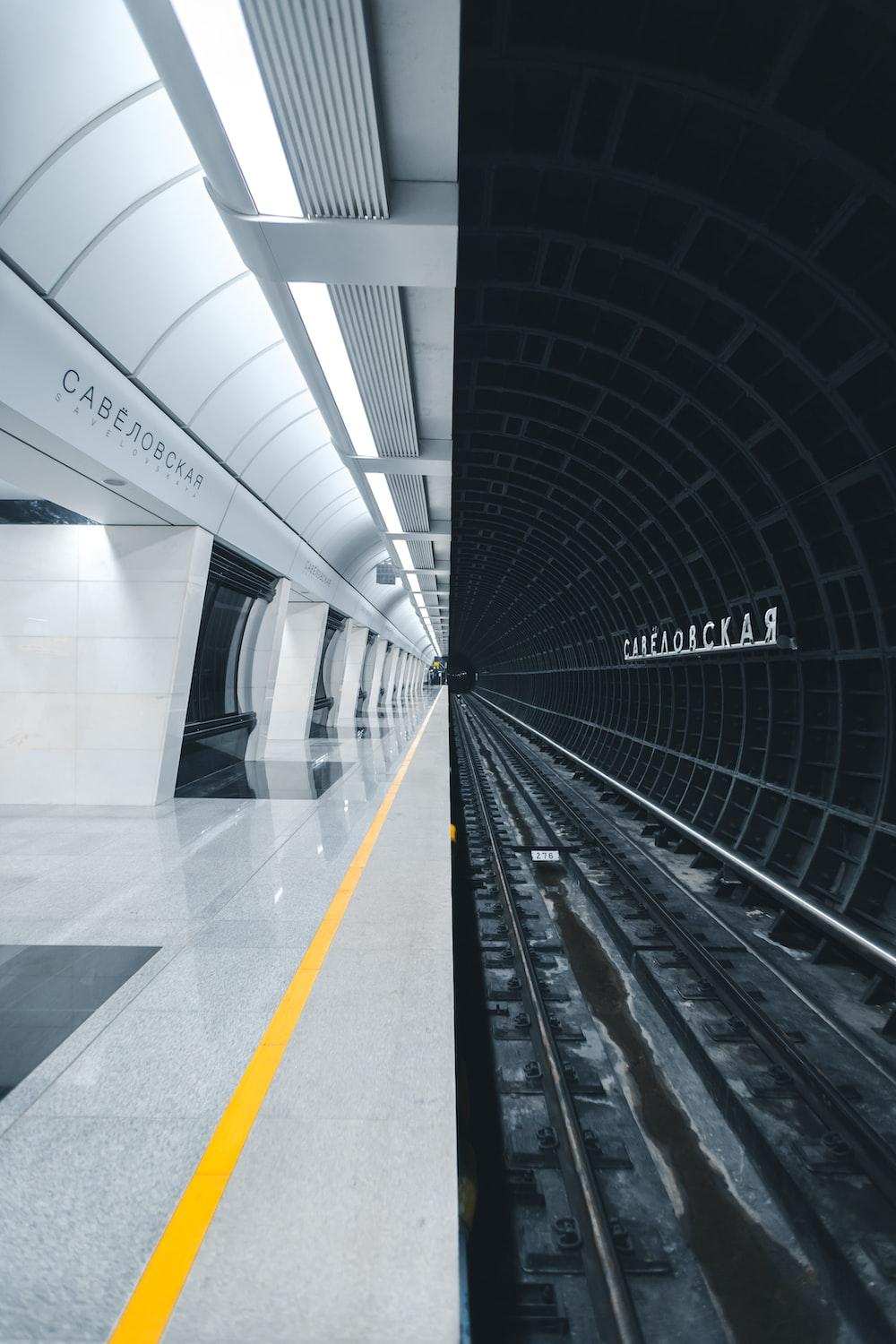 1000x1500 Metro Station Picture. Download Free Image