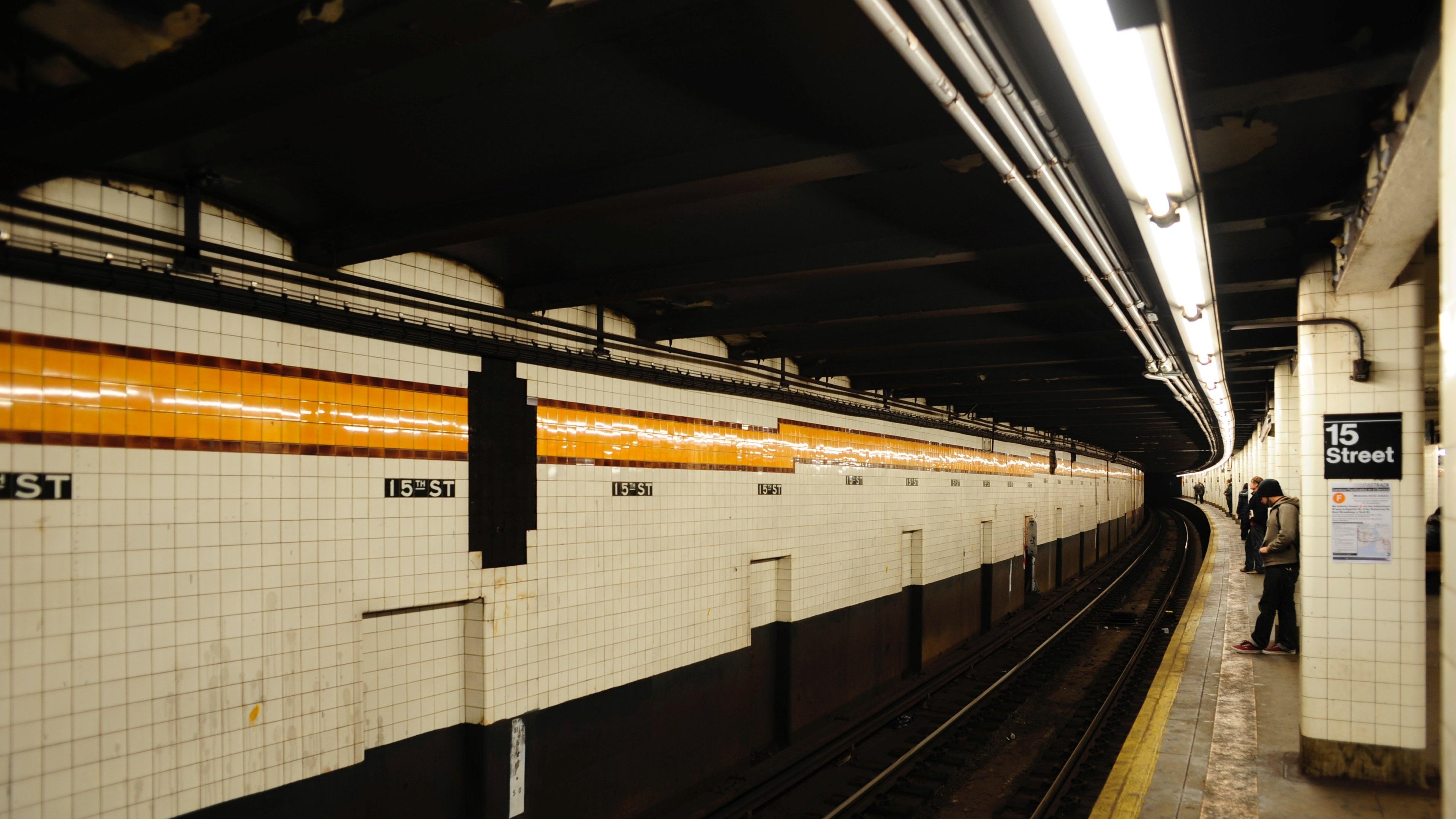 3840x2160 Wallpaper / new york city underground subway station with people waiting for their train, 15th street sk wallpaper free download