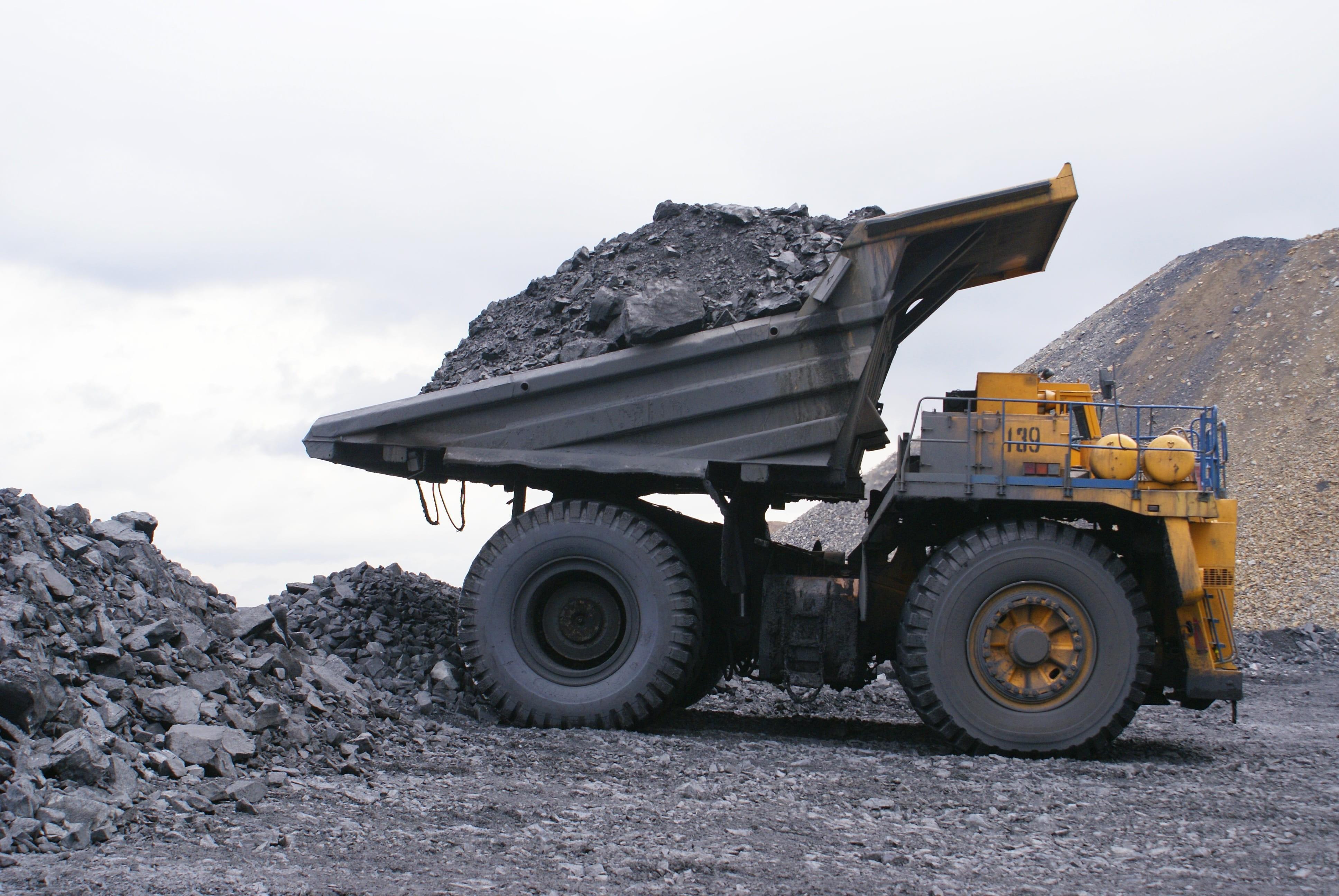 3872x2592 Wallpaper / outdoors, carrying, mountain, industry, dirt, 4K, transportation, commercial land vehicle, truck, car, mining, no people, gigantic proportions, environmental issues free download