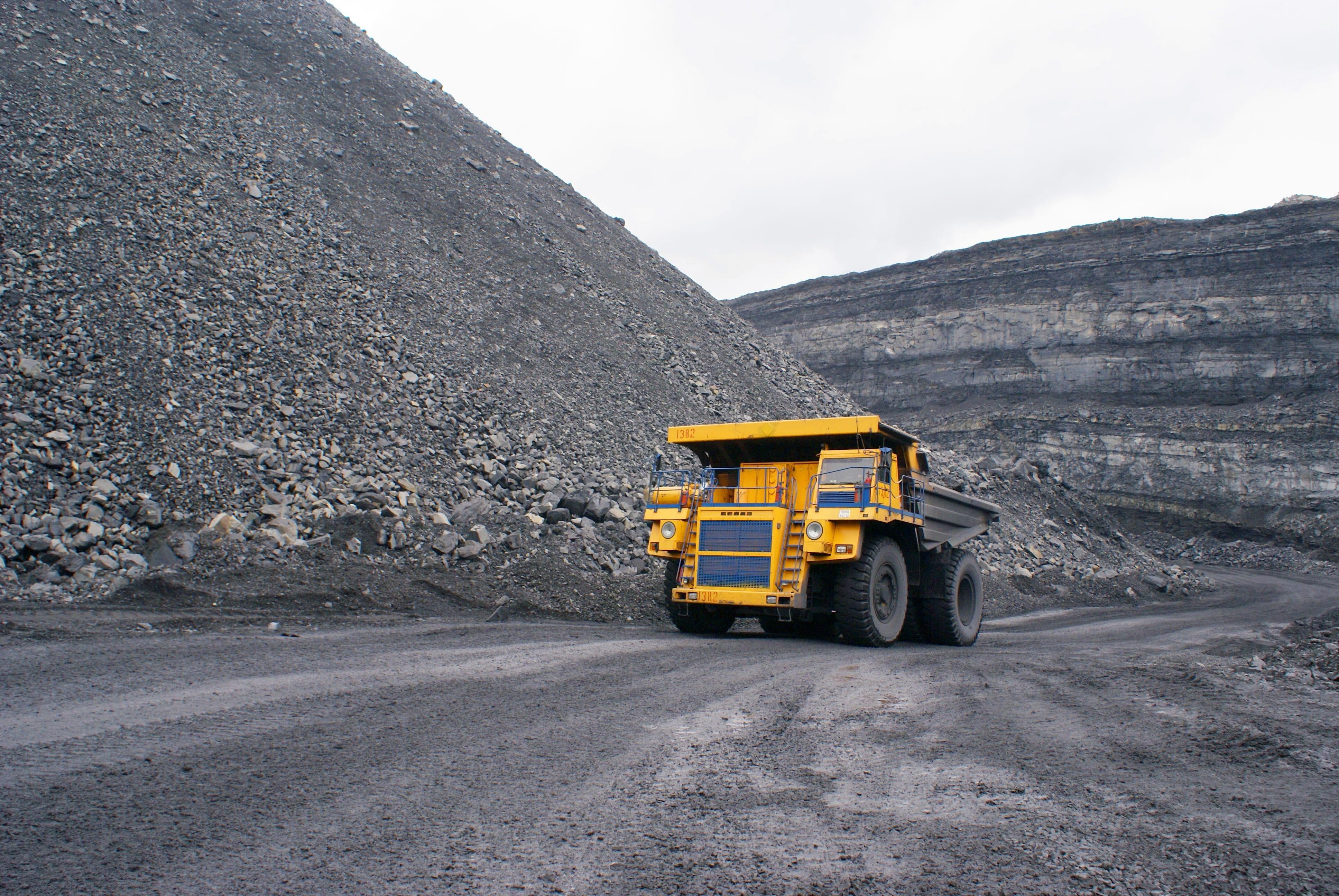 3872x2592 Wallpaper / equipment, quarry, Industry, machinery, motor vehicle, highway, gigantic proportions, mining, siberia, heavy, black, coal mountain, transportation, coal mining free download