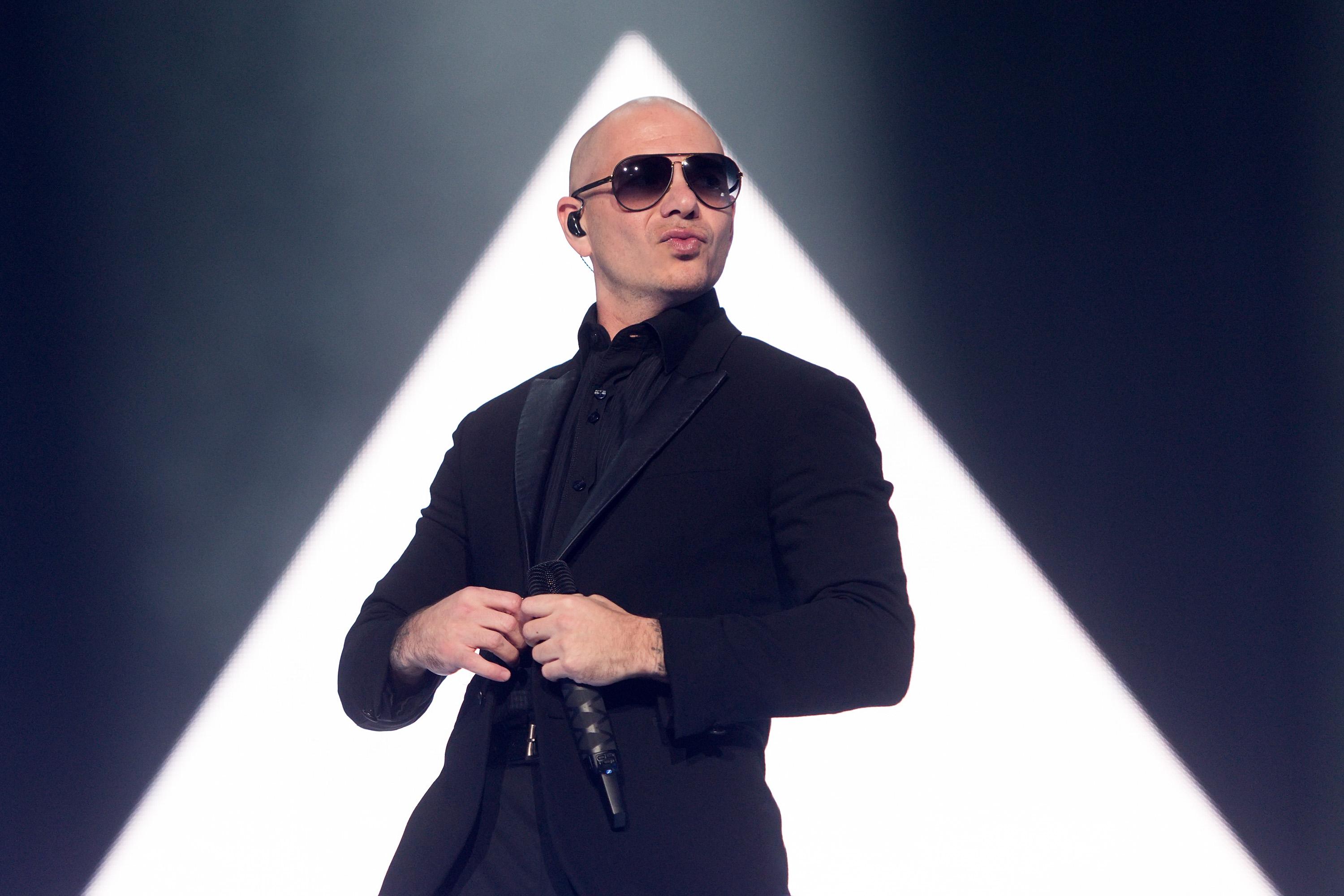 Питбуль песни слушать. Питбуль певец. Армандо Перес. Pitbull певец 2021. Армандо Кристиан Перес Pitbull.