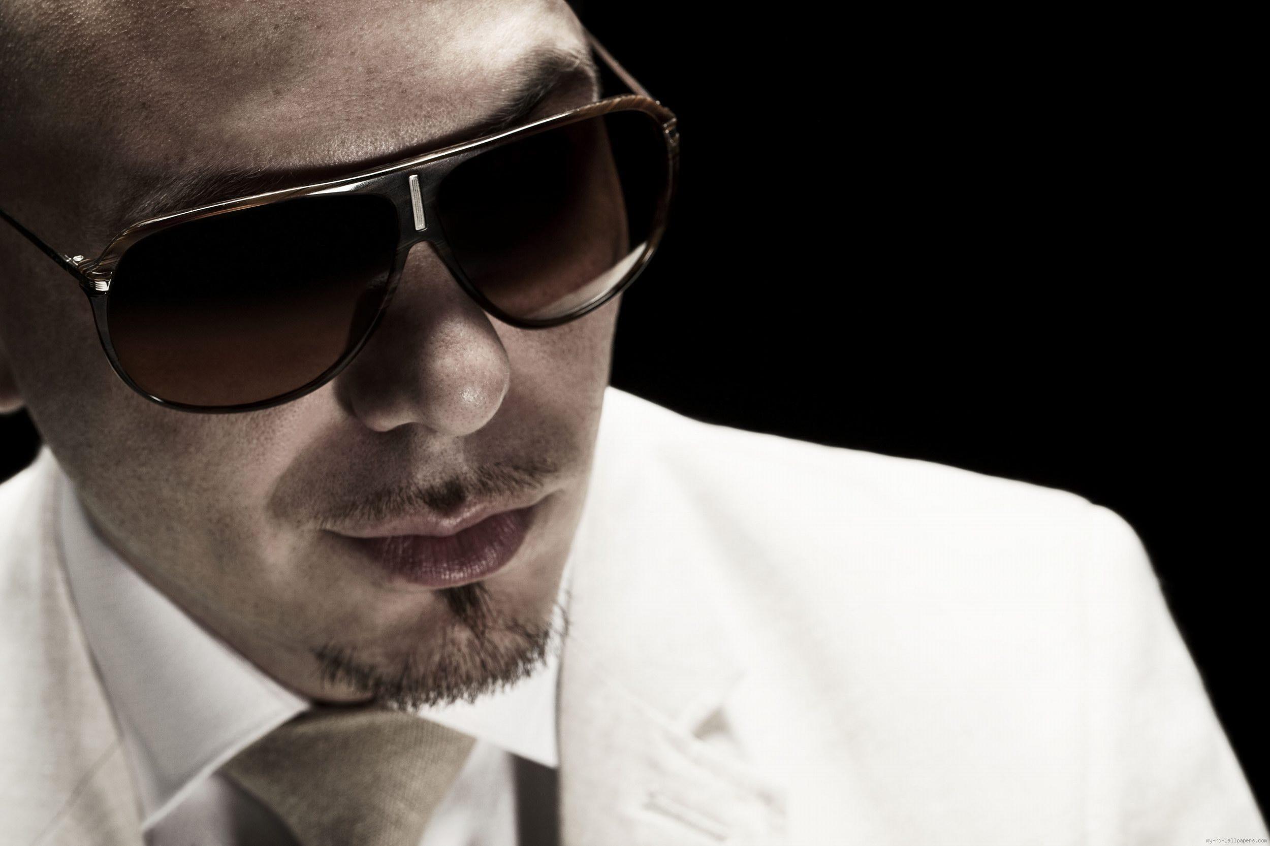 2500x1666 Wallpaper / jacket, s, suit, white, pitbull, singer, music, formal, celebrity, men, rap, 1080P free download