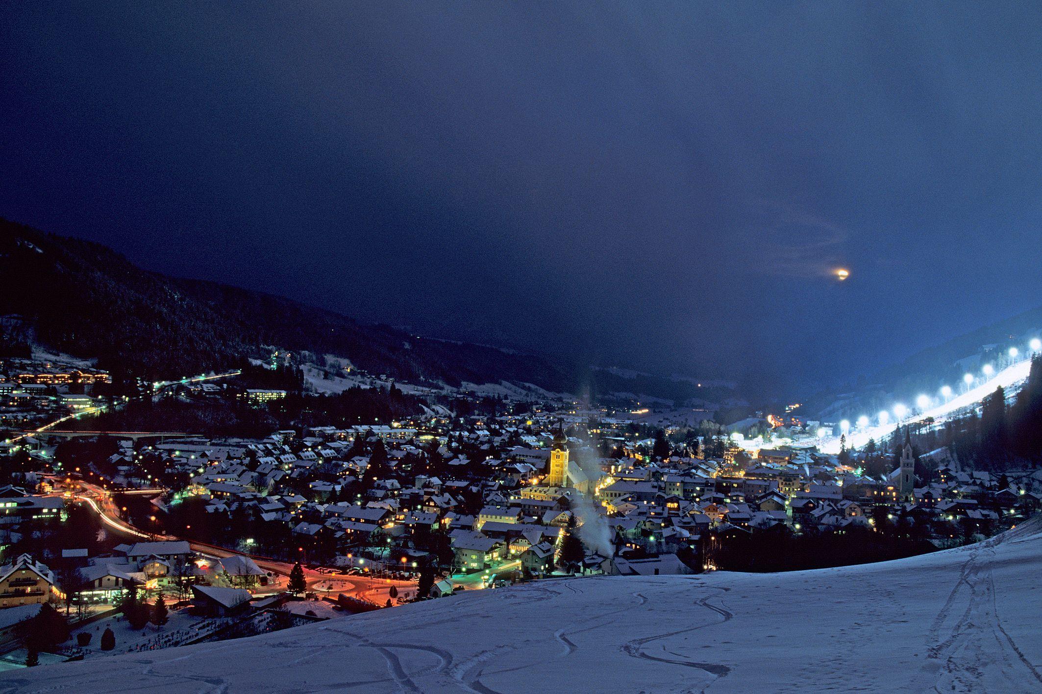 2126x1417 Night at the ski resort of Schladming, Austria Desktop wallpaper