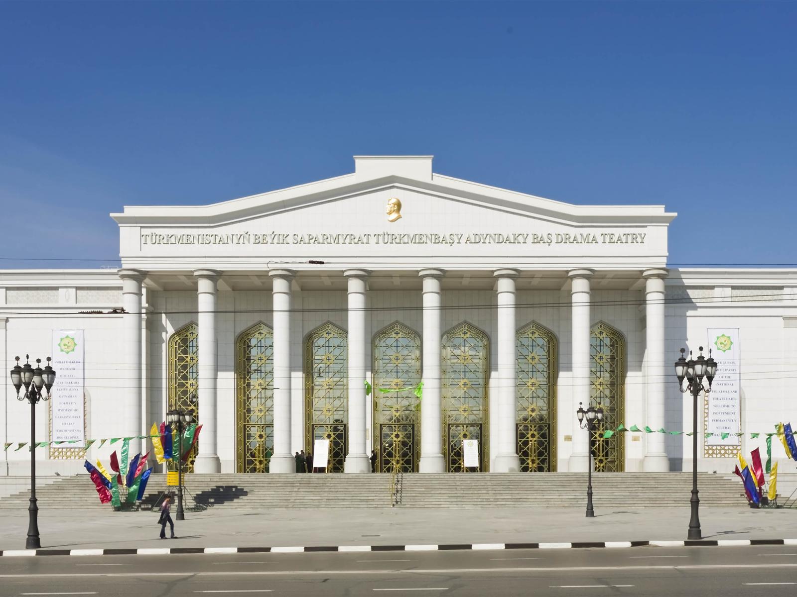 1600x1200 Drama Theatre of Turkmenistan, Ashgabat Desktop wallpaper 1600x1200