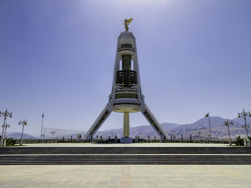 1024x768 20140925_Turkmenistan_0141 Ashgabat. The Monument of Neutra