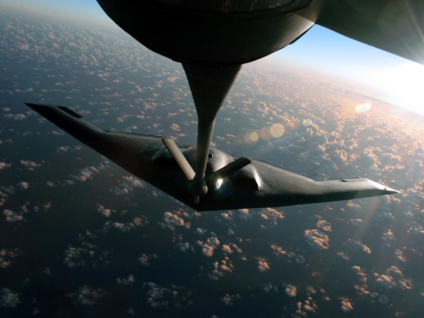 1400x1050 b2 Bomber Picture